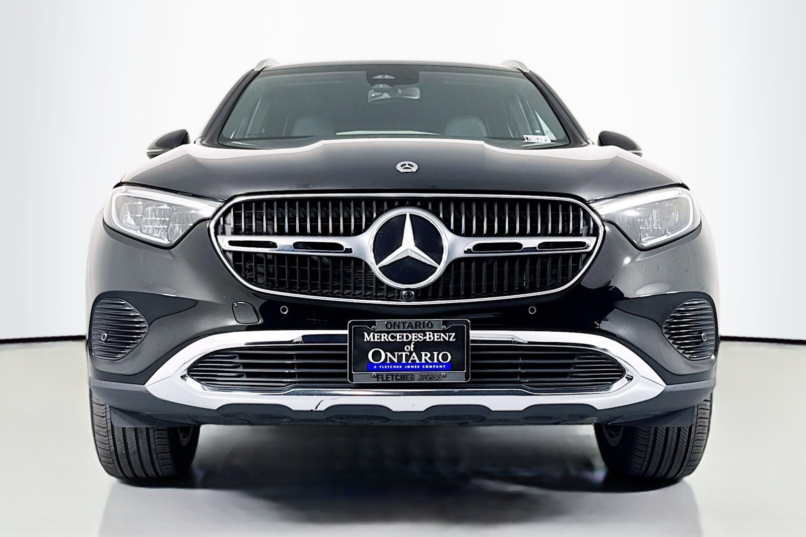 2023 Mercedes Benz GLC 300 photo 2