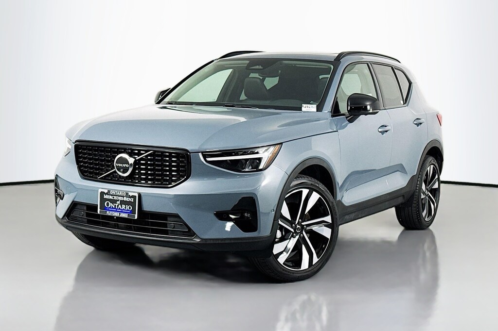 Used 2023 Volvo XC40 Ultimate Dark Theme
