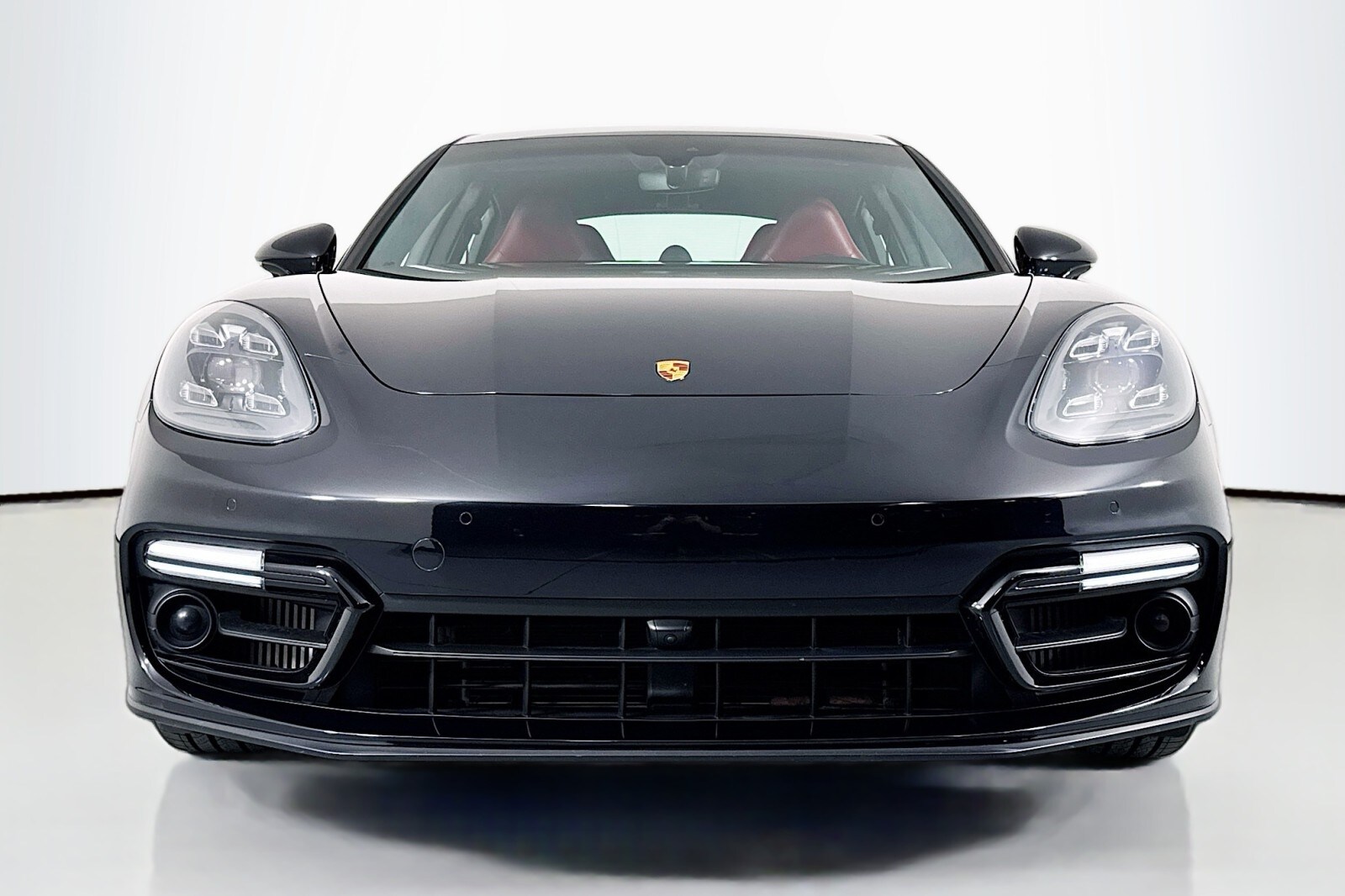 2023 Porsche Panamera GTS photo 2