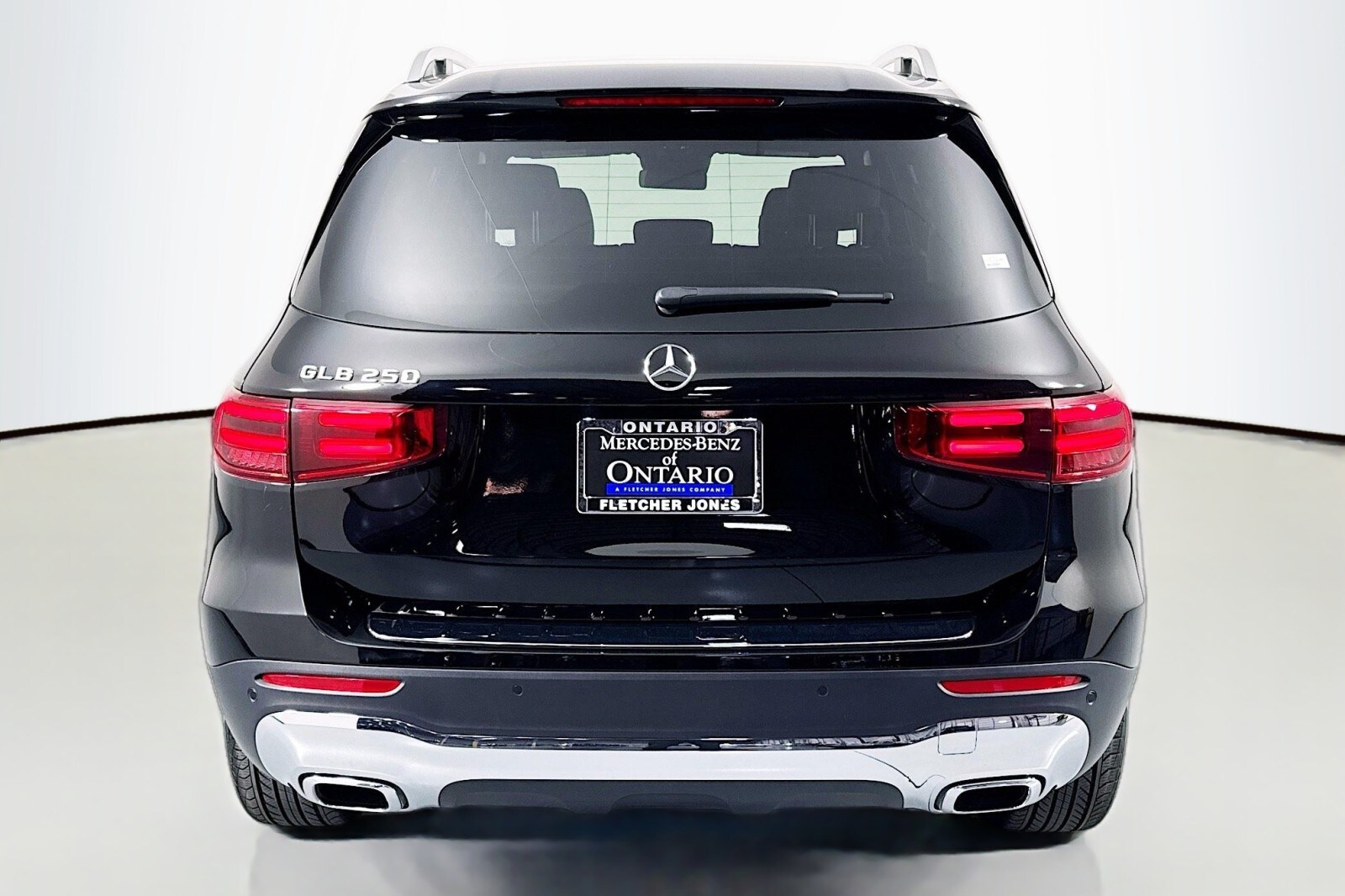 2025 Mercedes Benz GLB 250 photo 3