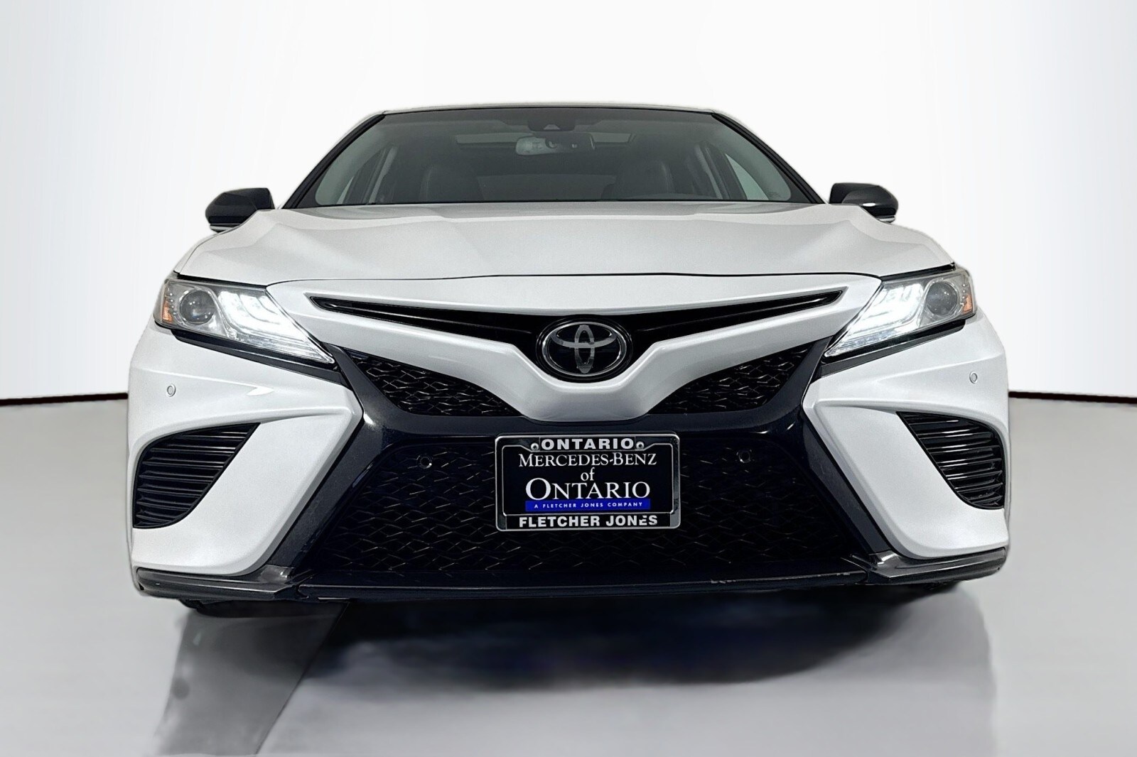 2018 Toyota Camry XSE photo 2