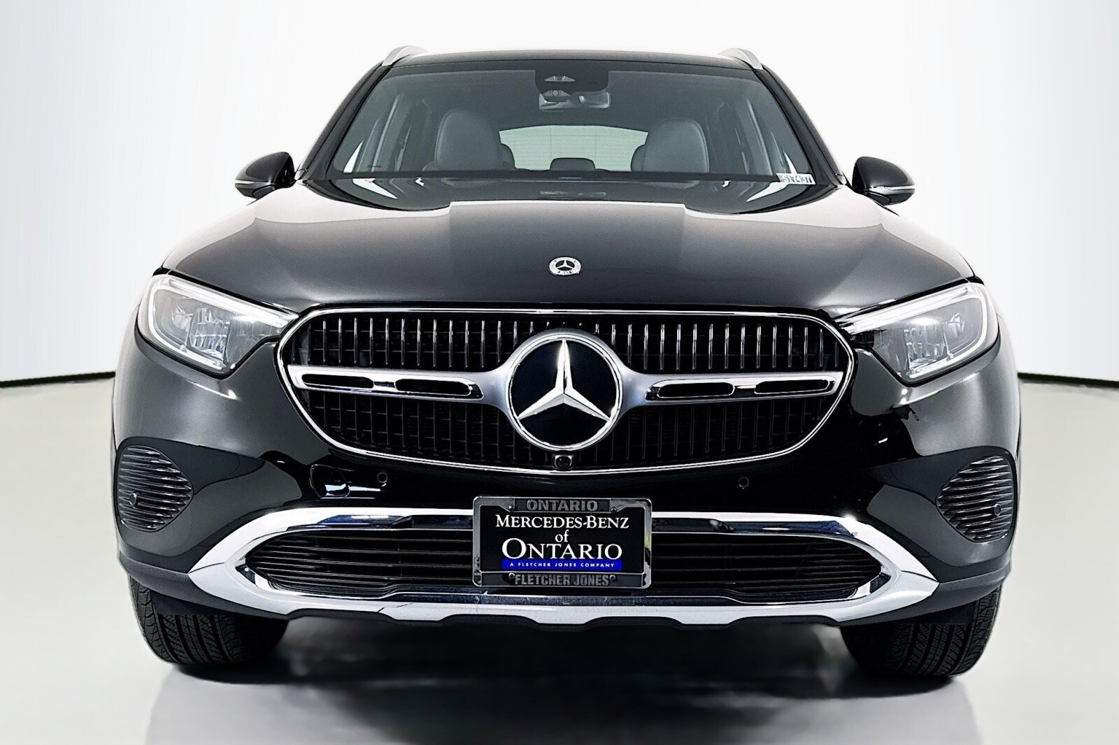 2025 Mercedes Benz GLC 300 photo 2