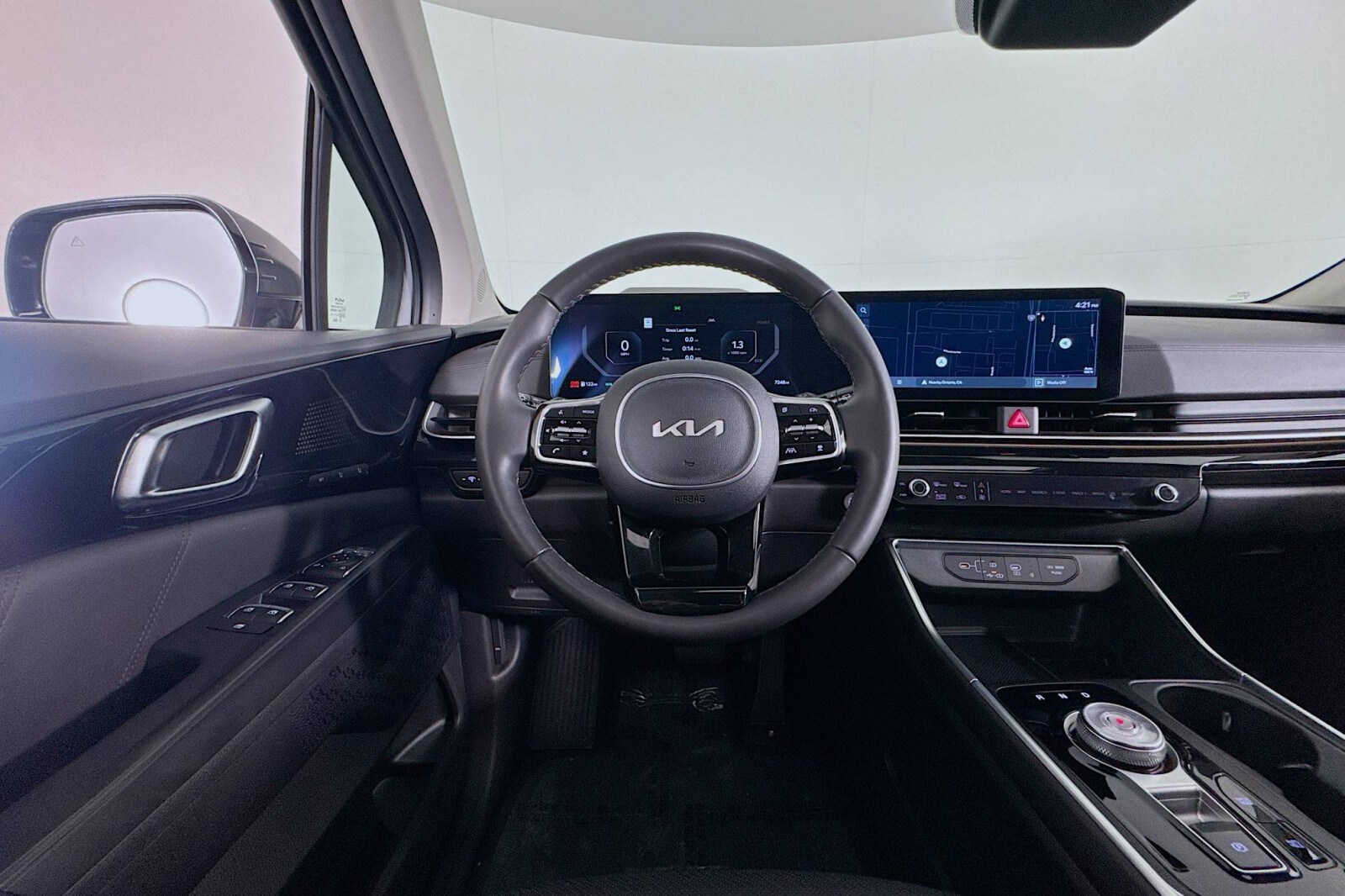 2025 Kia Carnival SX Prestige photo 2