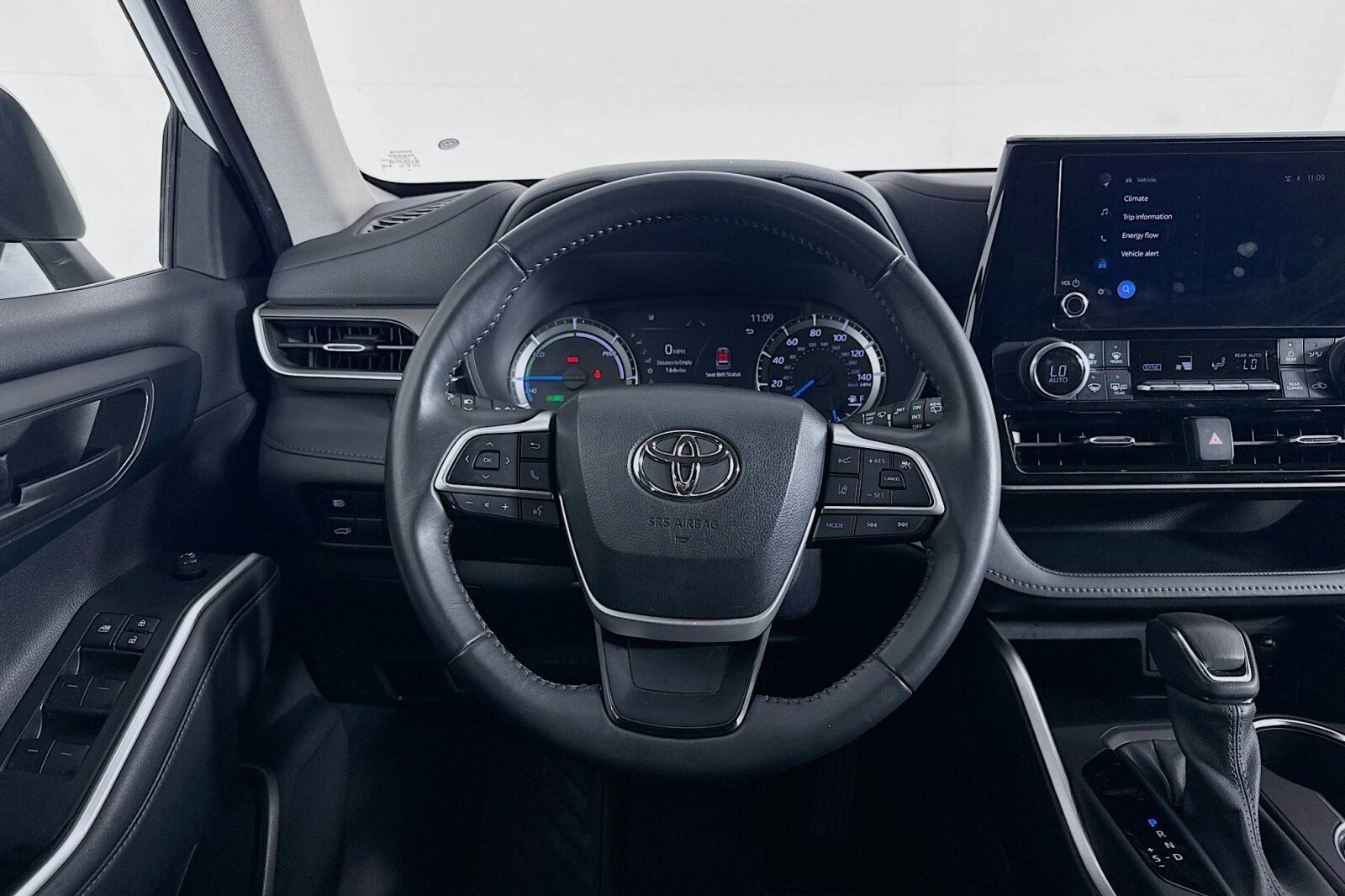 2023 Toyota Highlander Hybrid LE photo 2