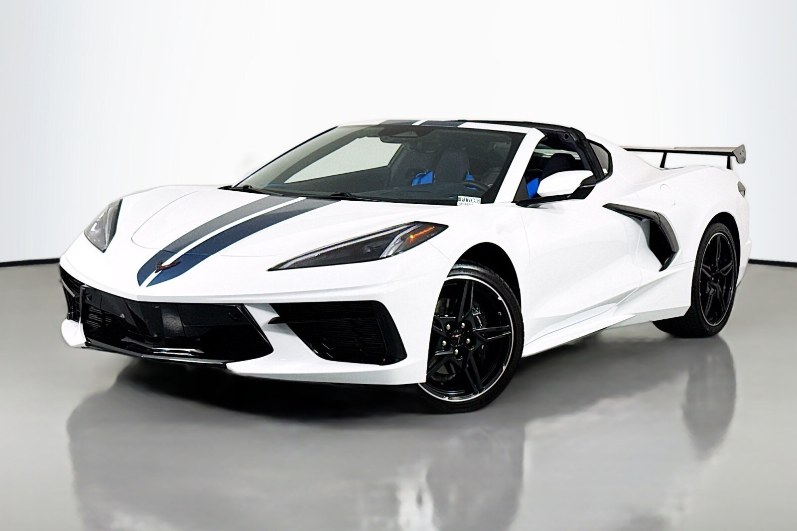 2024 Chevrolet Corvette Stingray 3LT photo 2