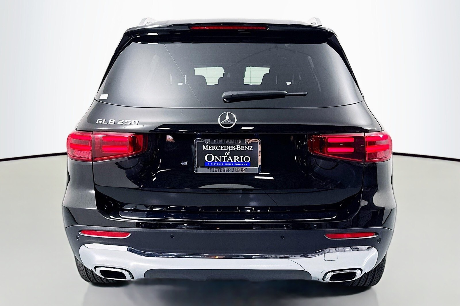 2025 Mercedes Benz GLB 250 photo 3
