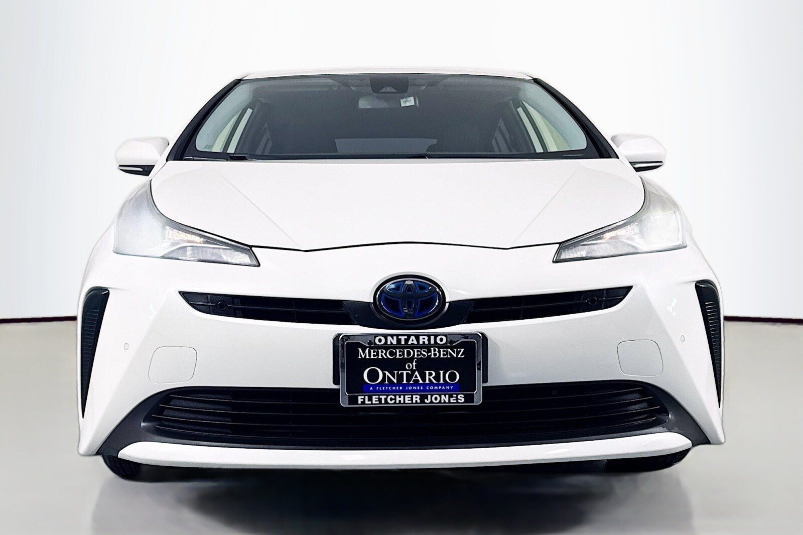 2019 Toyota Prius LE photo 2