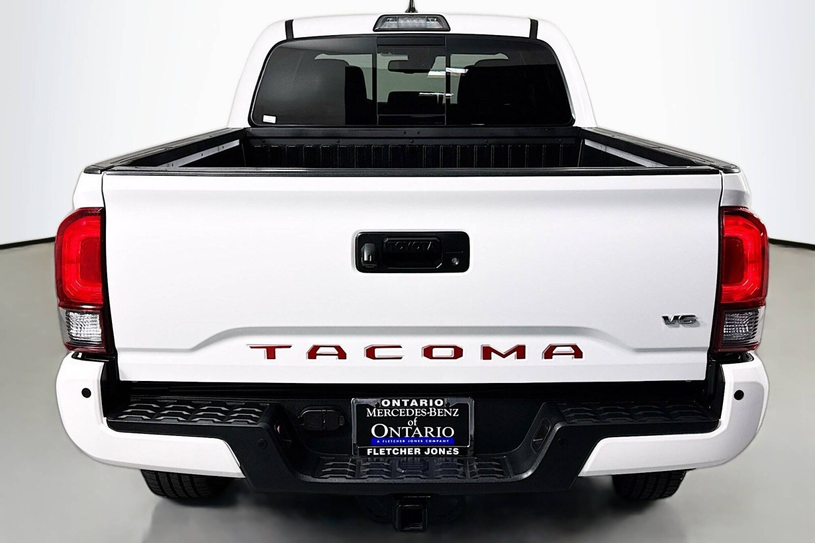 2018 Toyota Tacoma TRD Sport photo 3