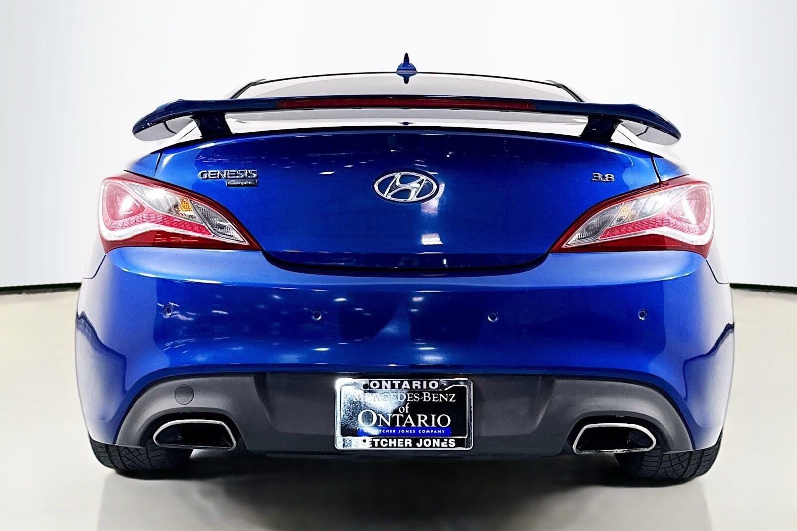 2016 Hyundai Genesis Coupe photo 3