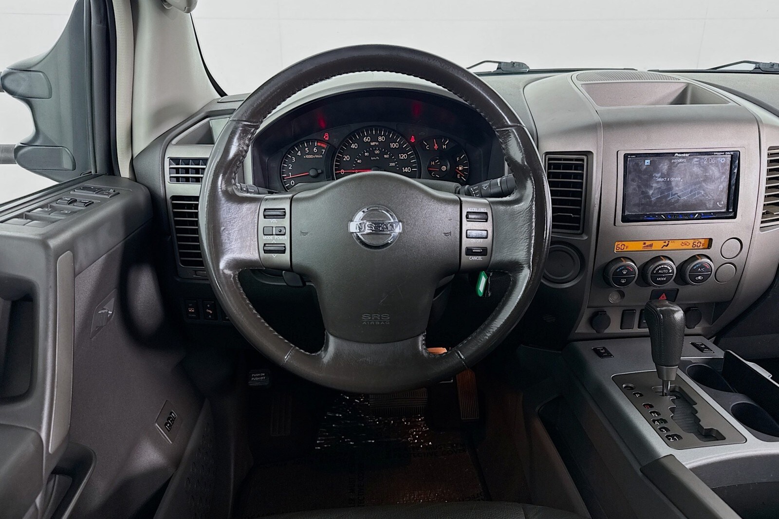 2006 Nissan Titan LE photo 3