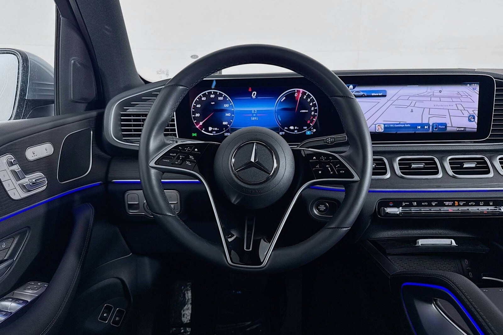 2025 Mercedes Benz GLE 450e 4MATIC photo 2