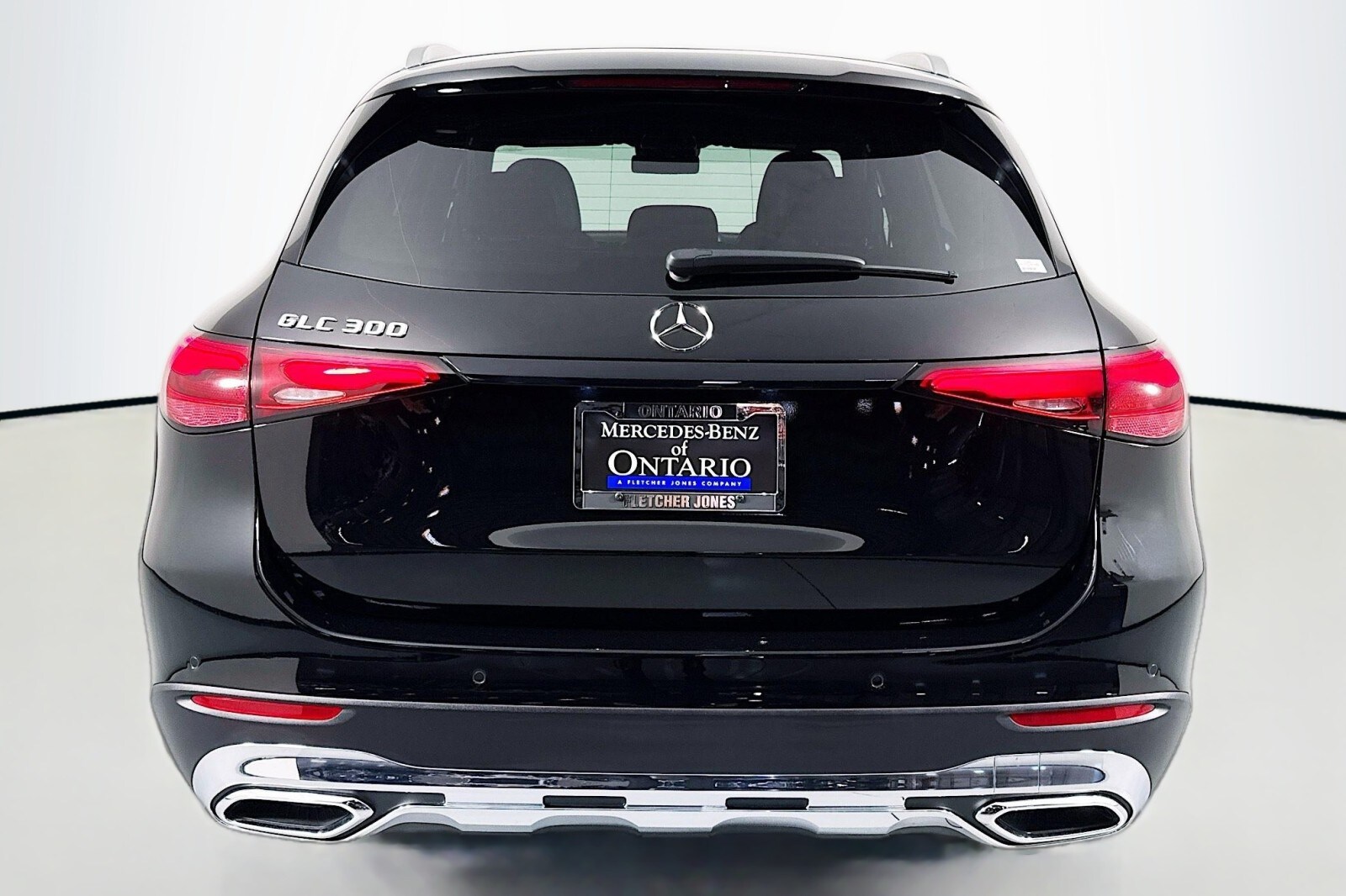 2025 Mercedes Benz GLC 300 photo 3