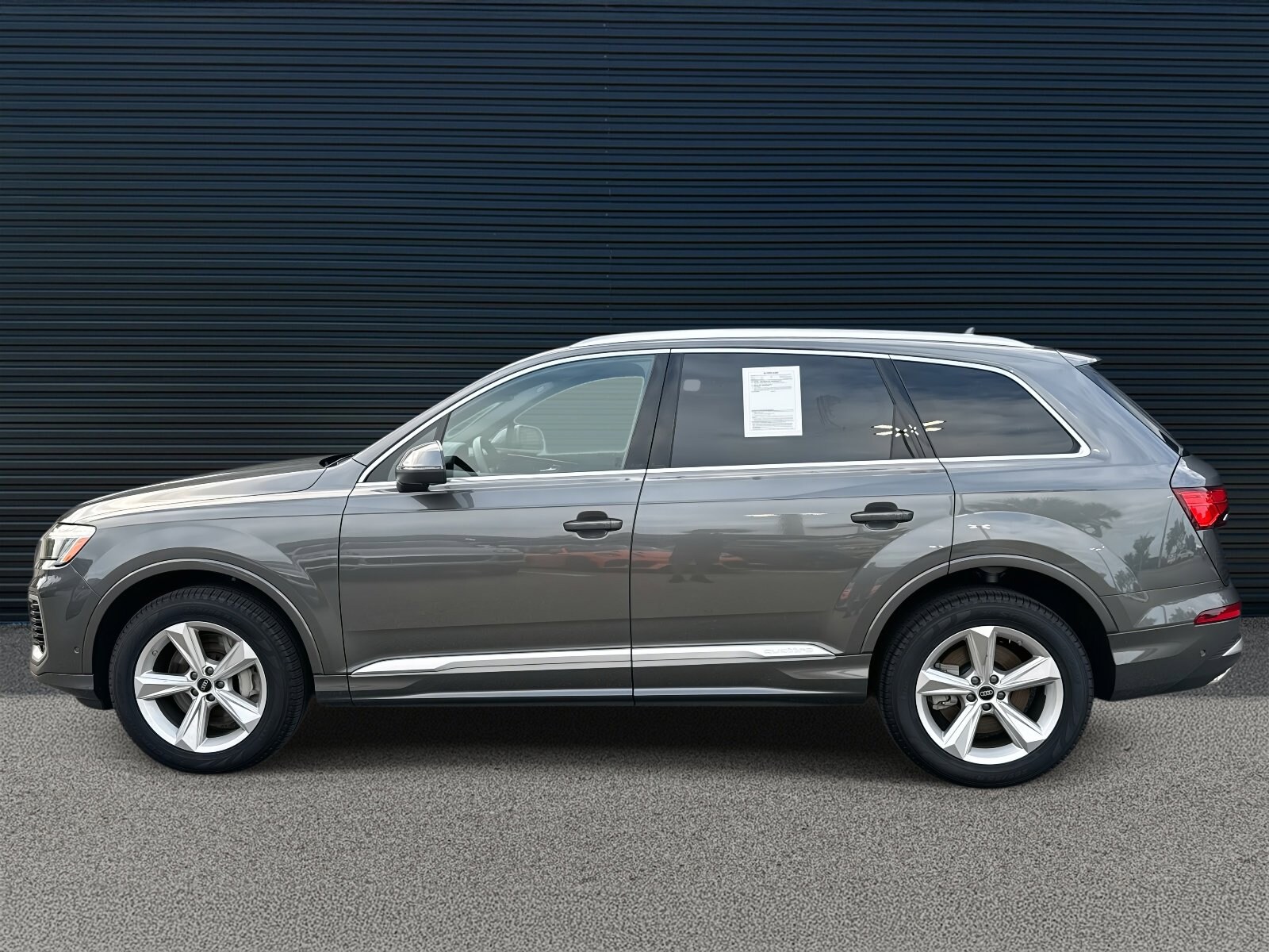 2025 Audi Q7 55 Premium photo 2