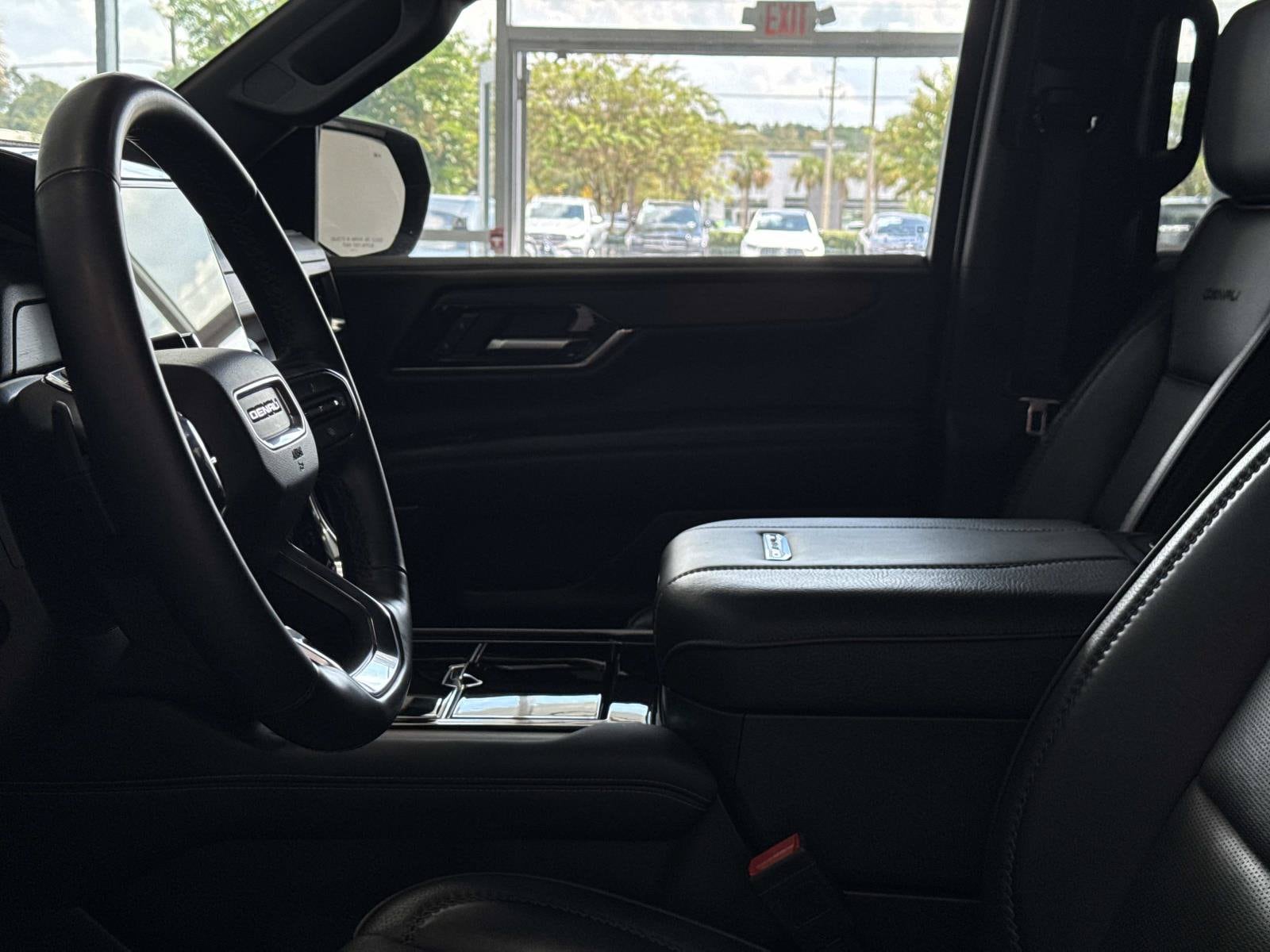 2025 GMC Yukon Denali - Photo 14