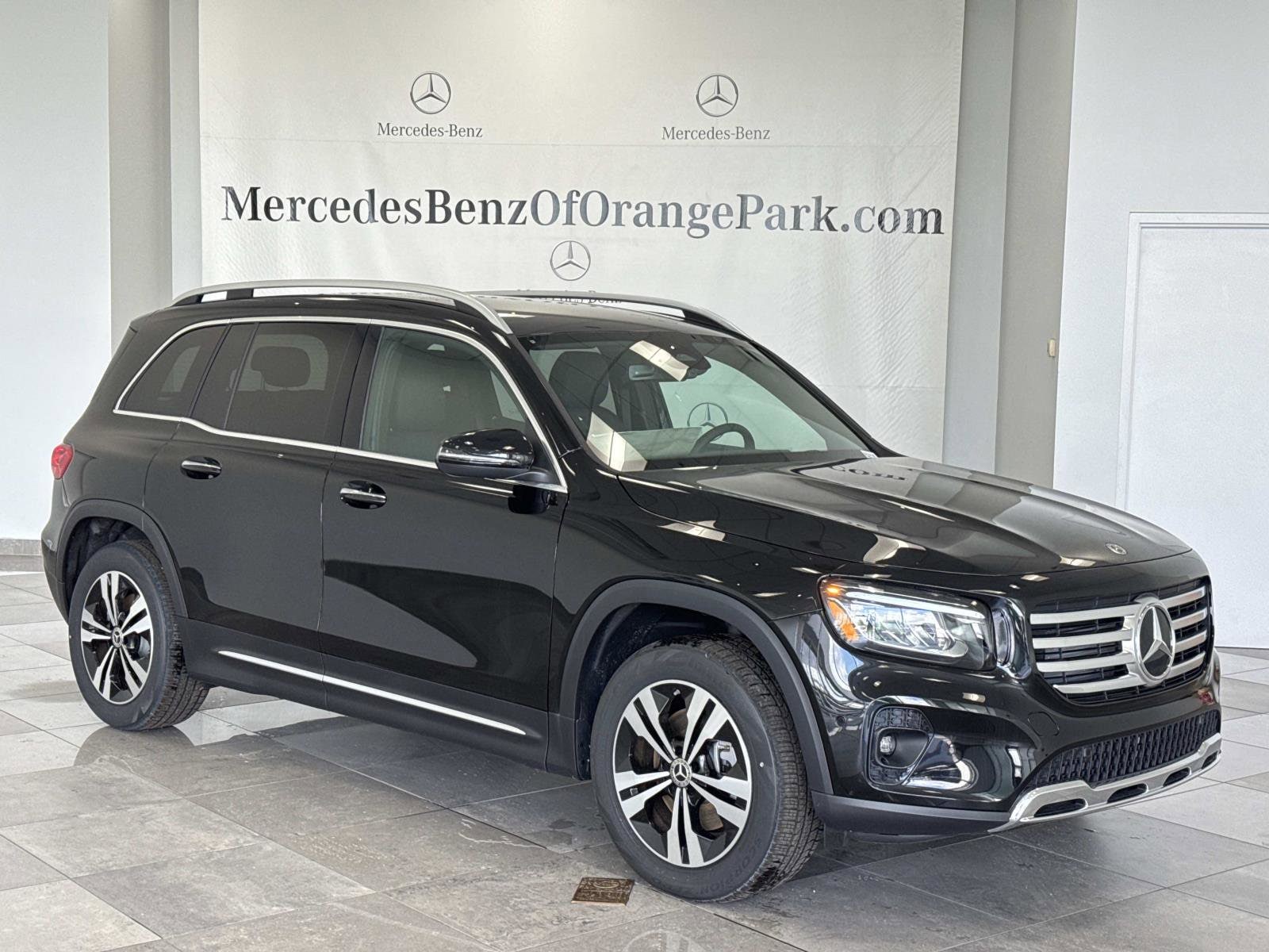 2025 Mercedes-Benz GLB Base's photo