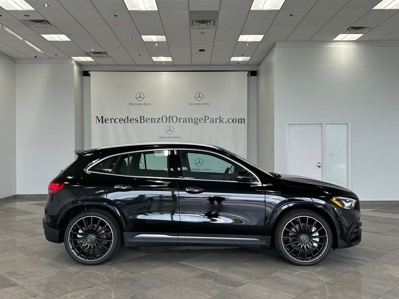 2025 Mercedes Benz GLA AMG 35 4MATIC photo 3