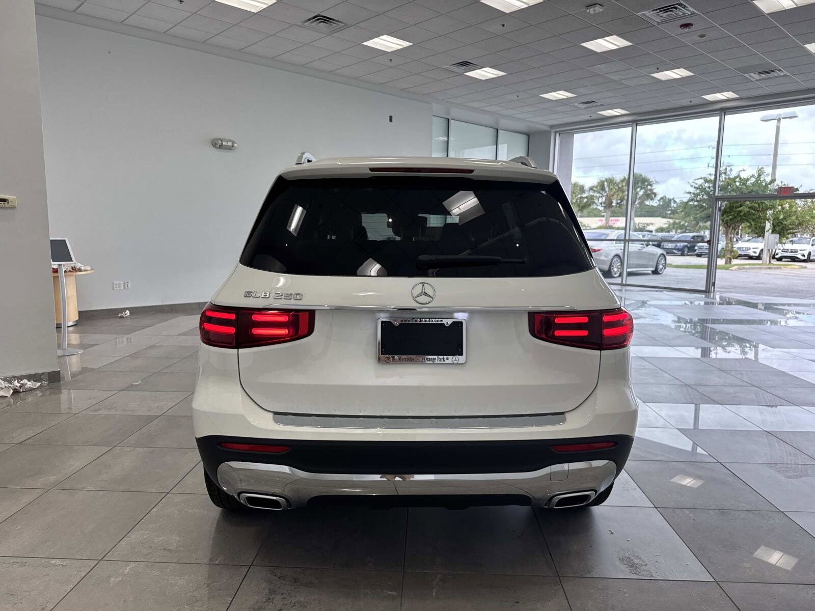 2026 Mercedes Benz GLB 250 photo 3