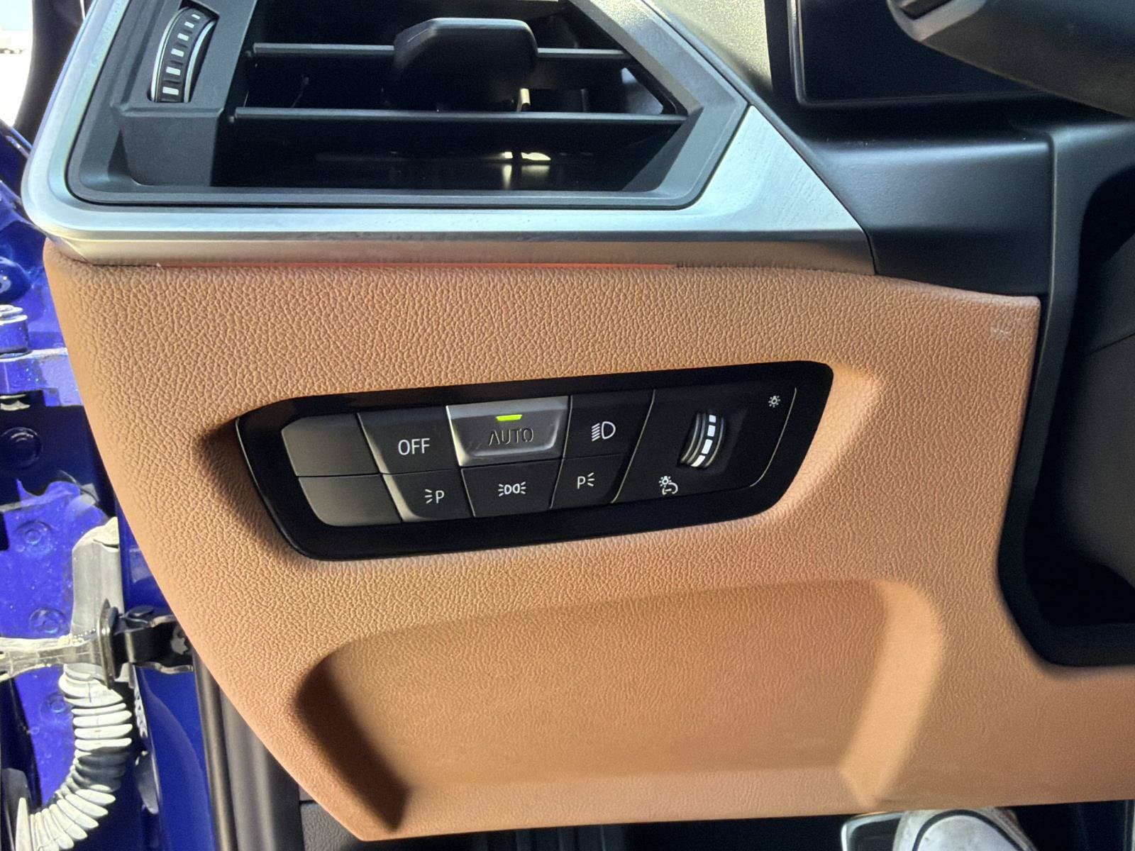 2024 BMW 3 Series 330e - Photo 29