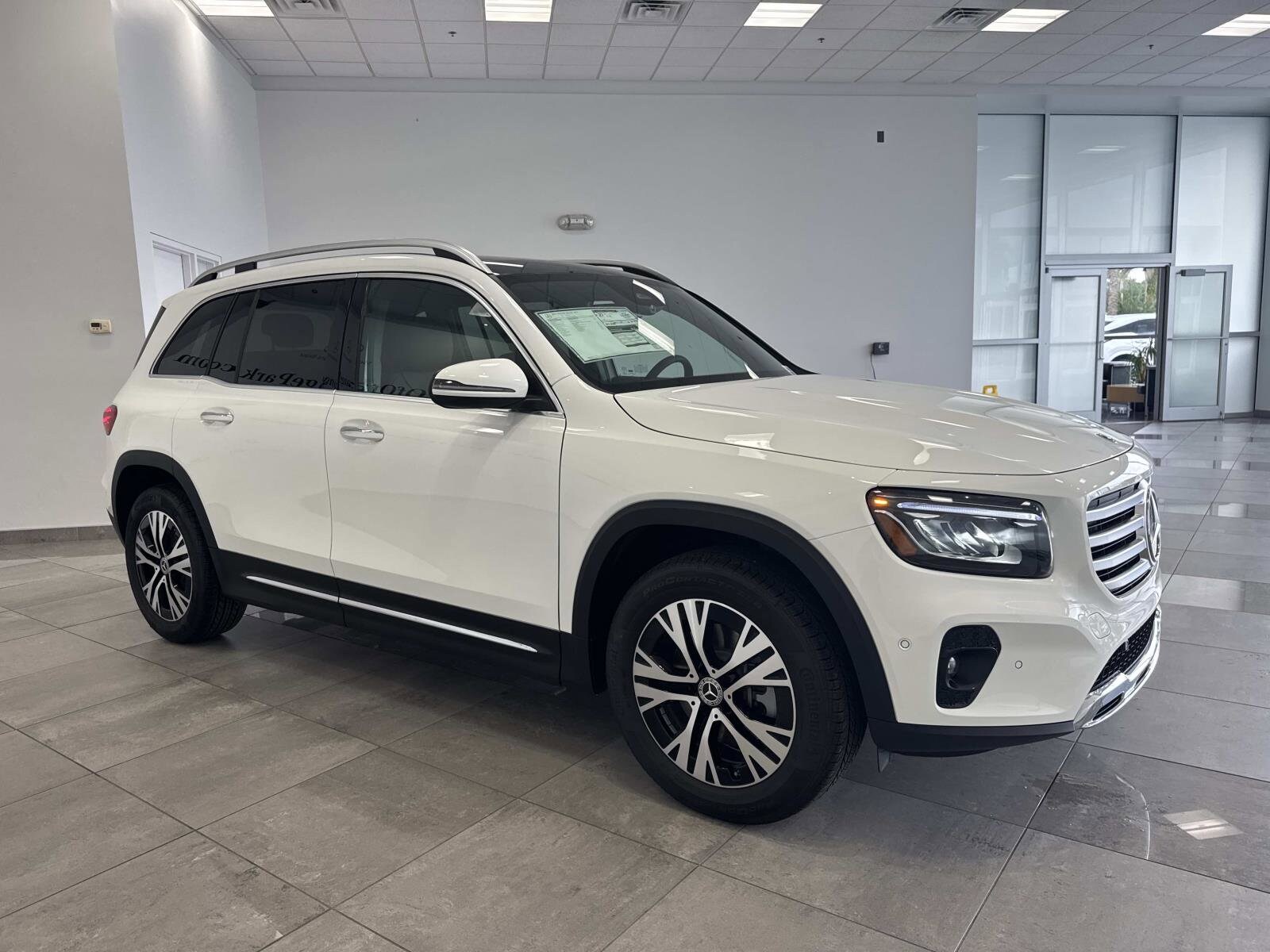 2026 Mercedes Benz GLB 250 4MATIC photo 3