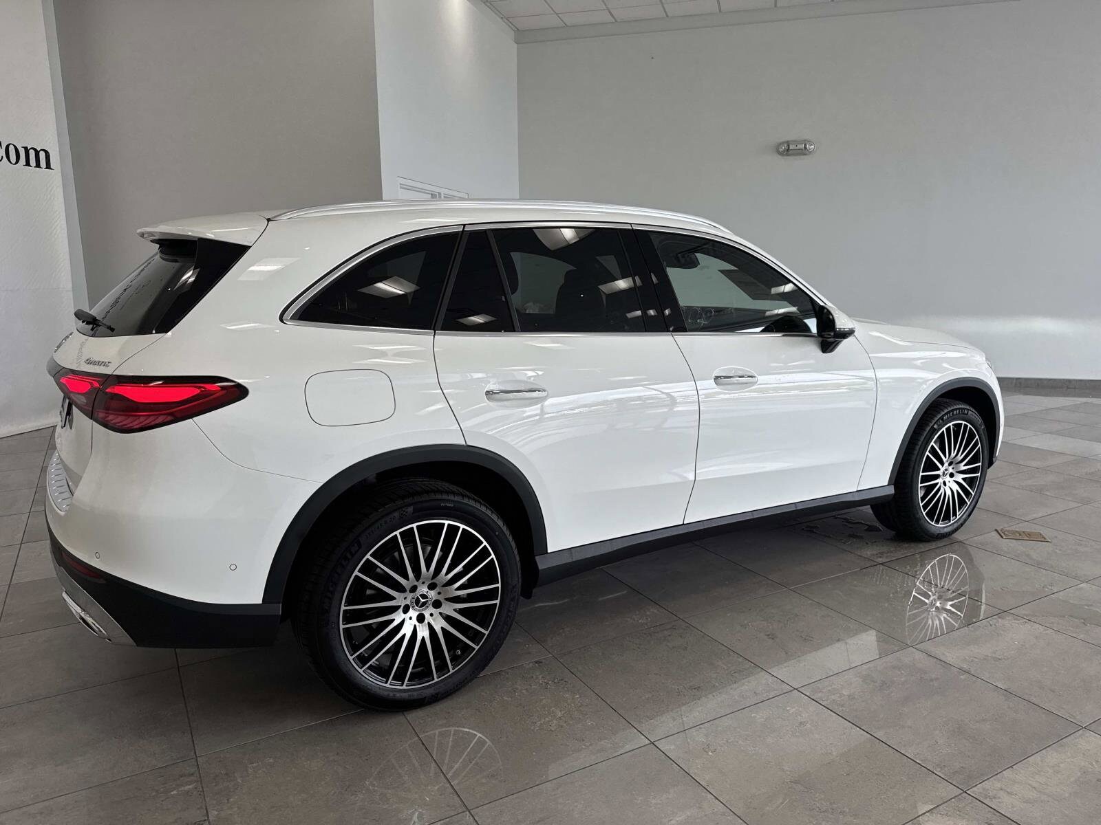 2026 Mercedes Benz GLC 300 4MATIC photo 3