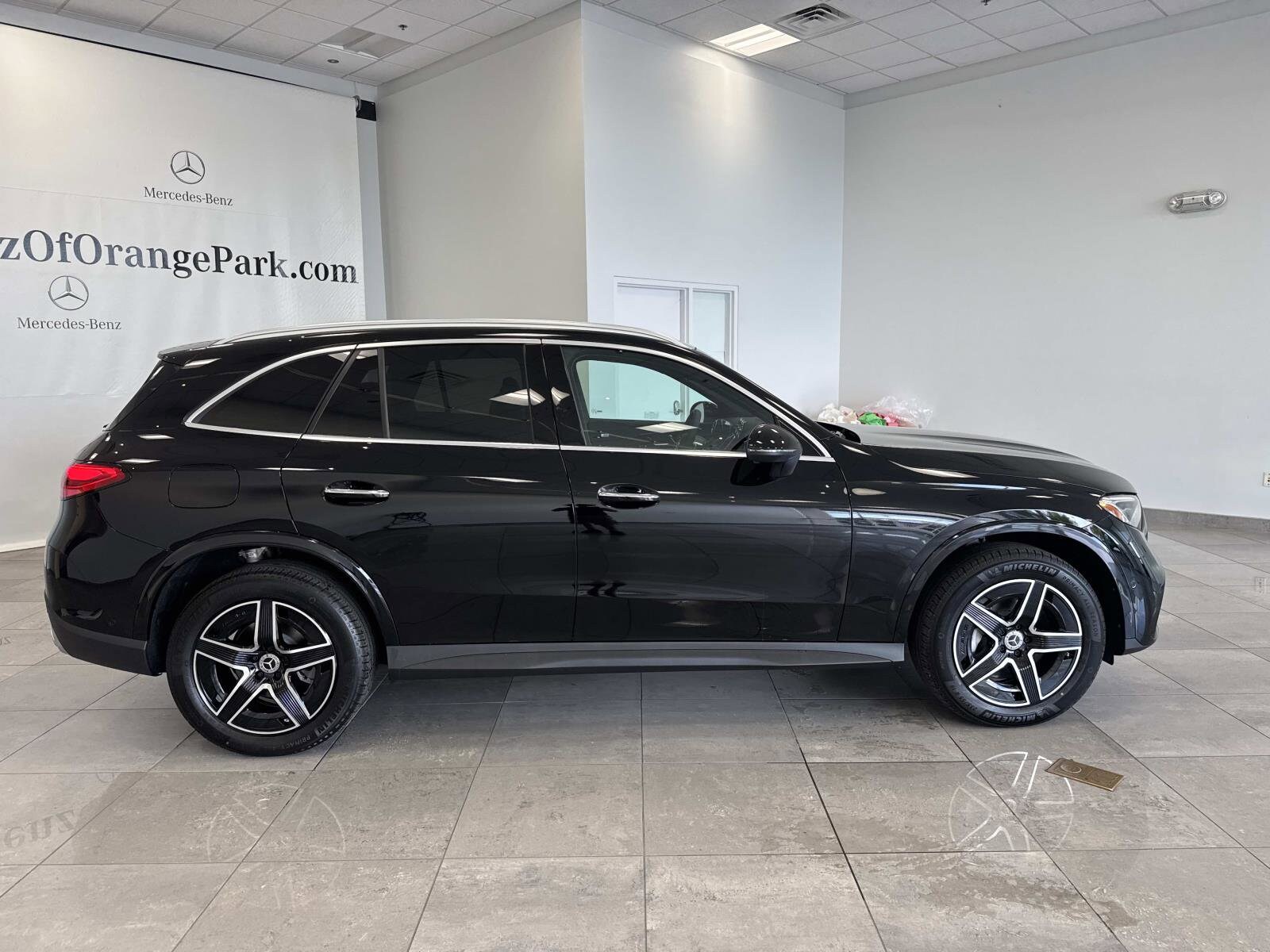 2026 Mercedes Benz GLC 300 photo 2