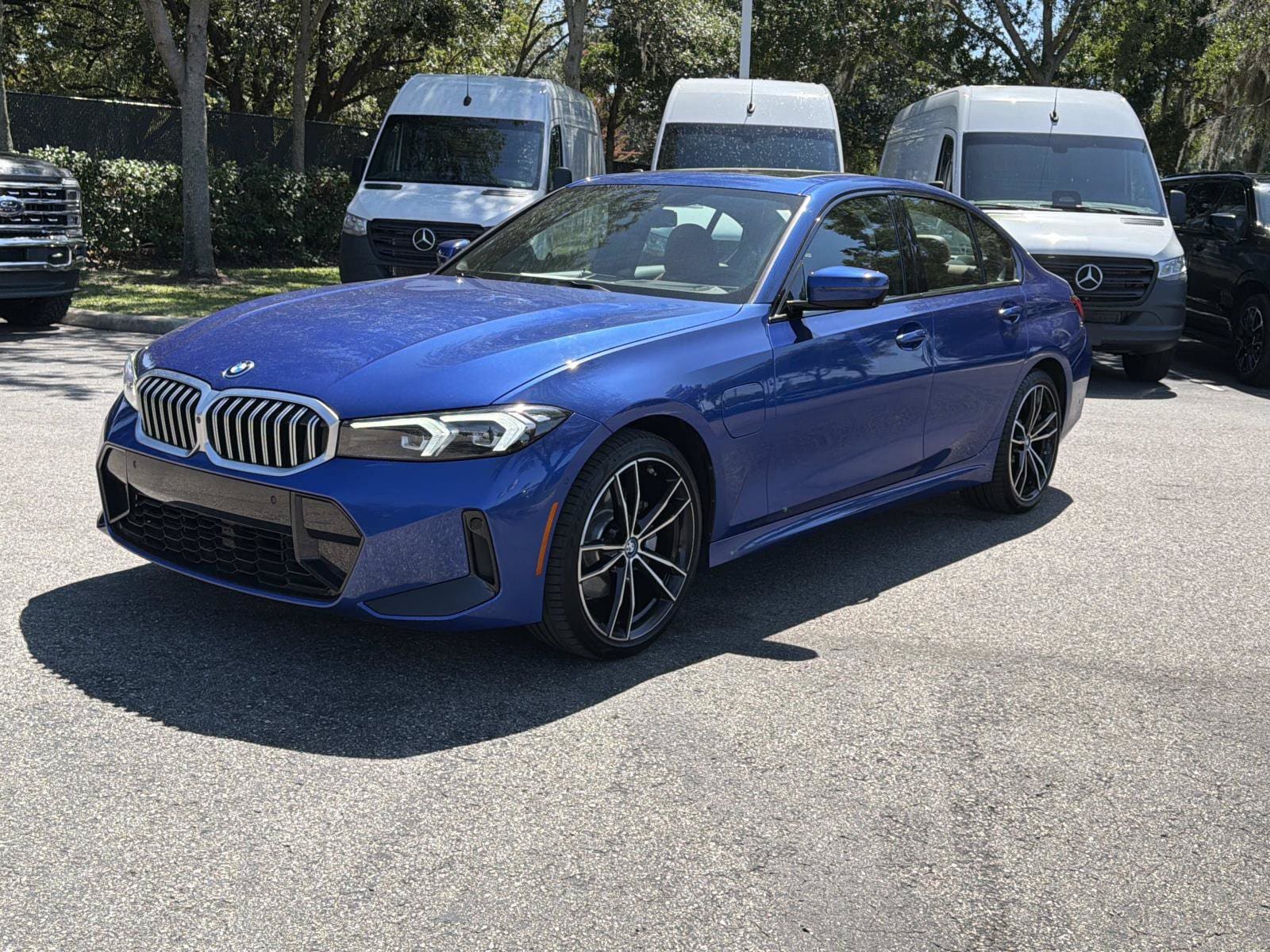2024 BMW 3 Series 330e - Photo 7