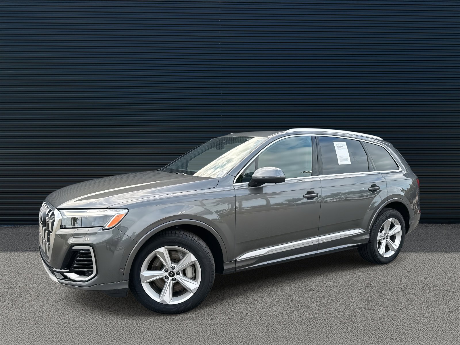 2025 Audi Q7 Premium's photo