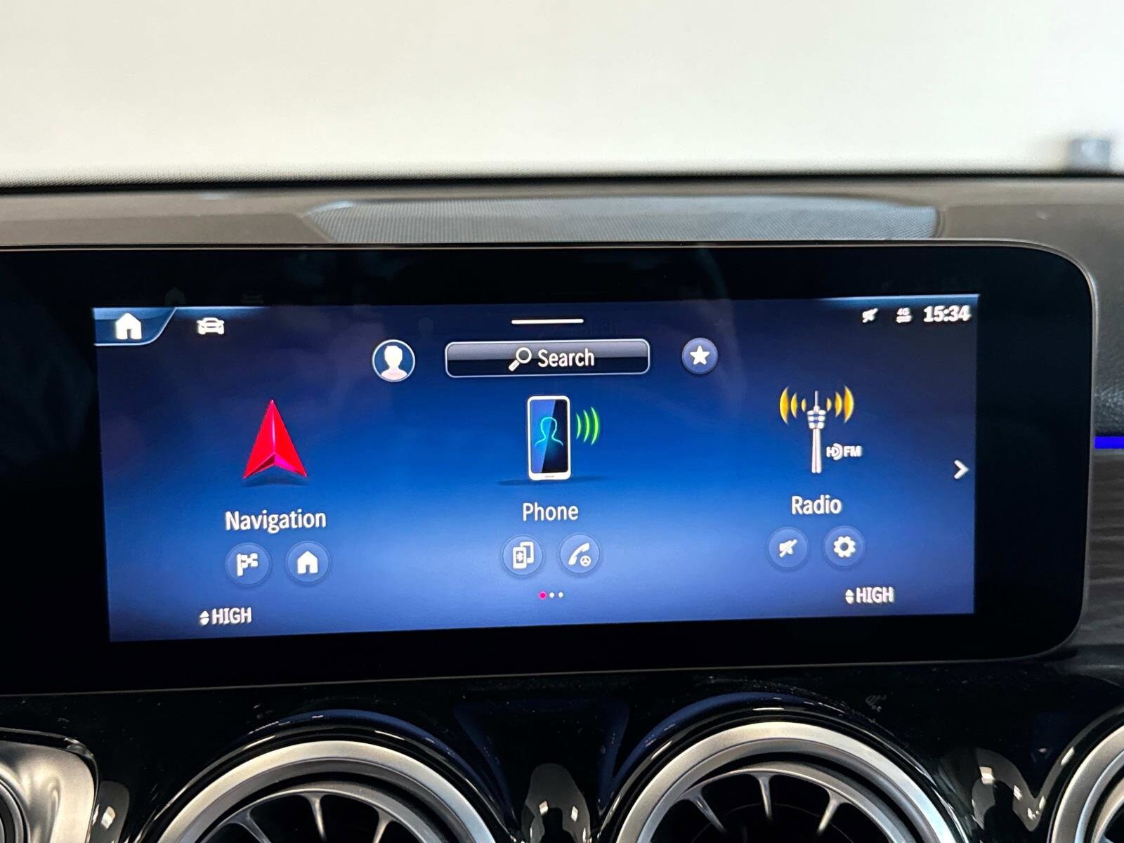 2025 Mercedes Benz GLB 250 photo 4