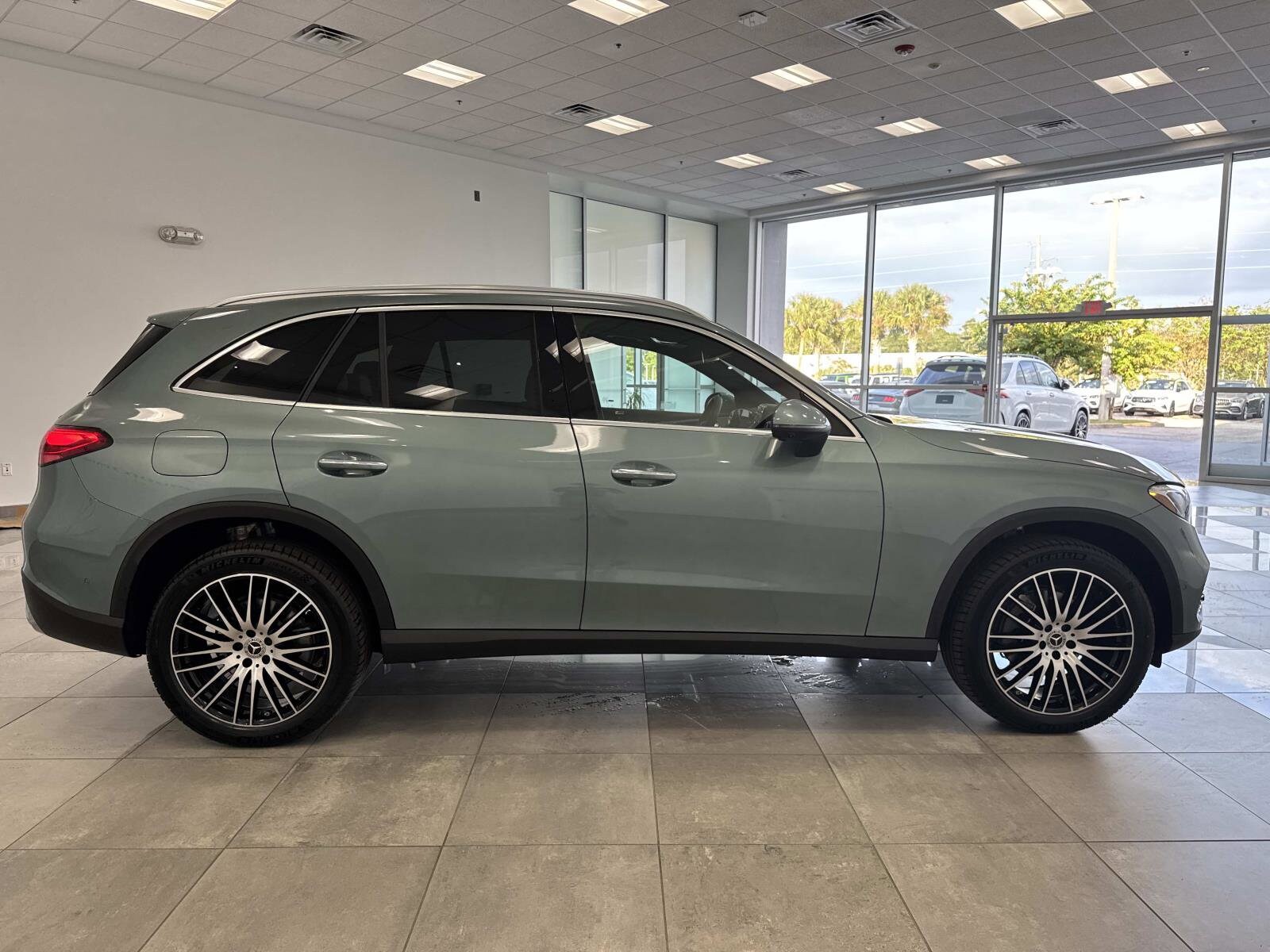 2026 Mercedes Benz GLC 300 4MATIC photo 4