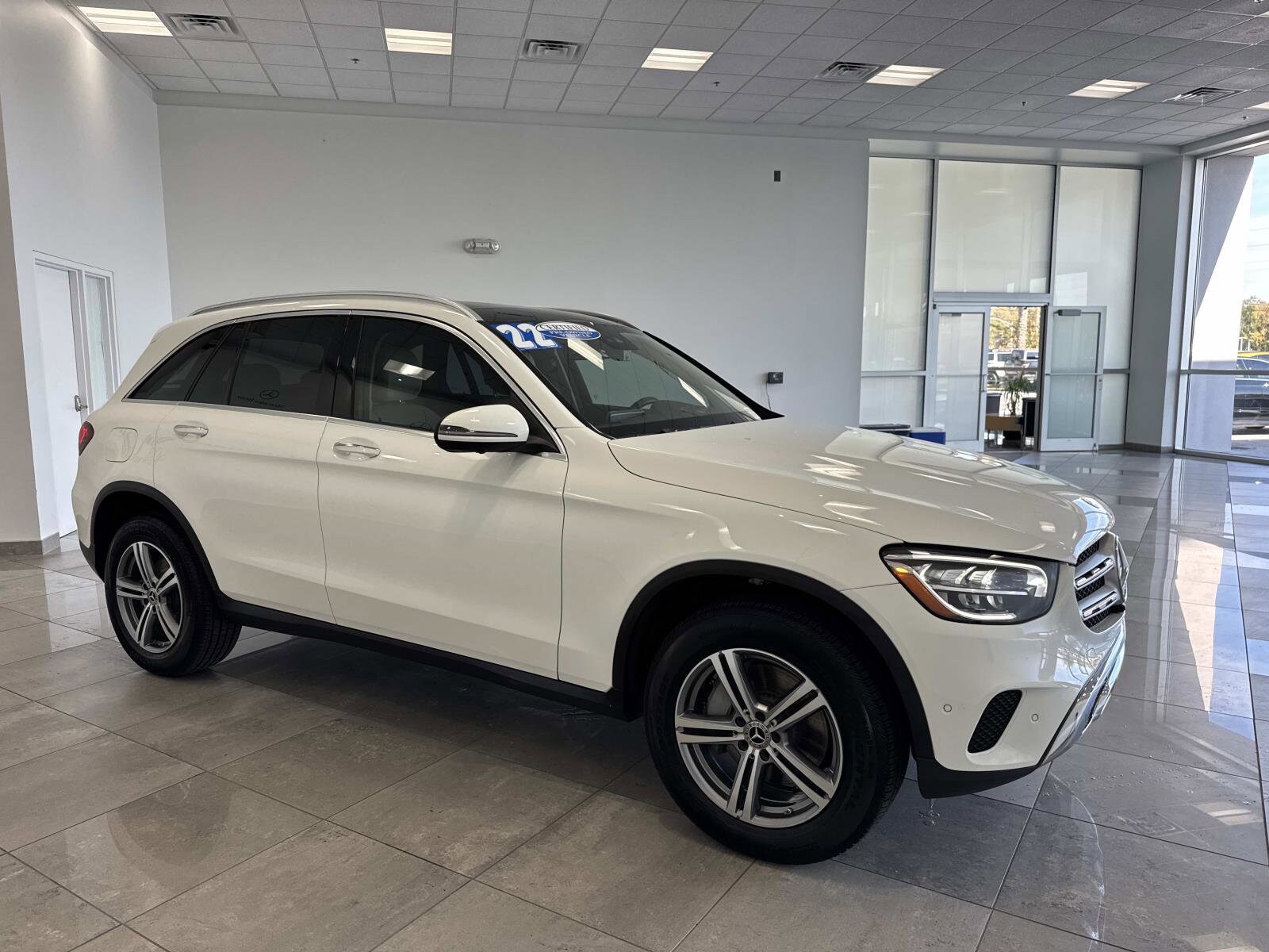 2022 Mercedes Benz GLC 300 photo 2