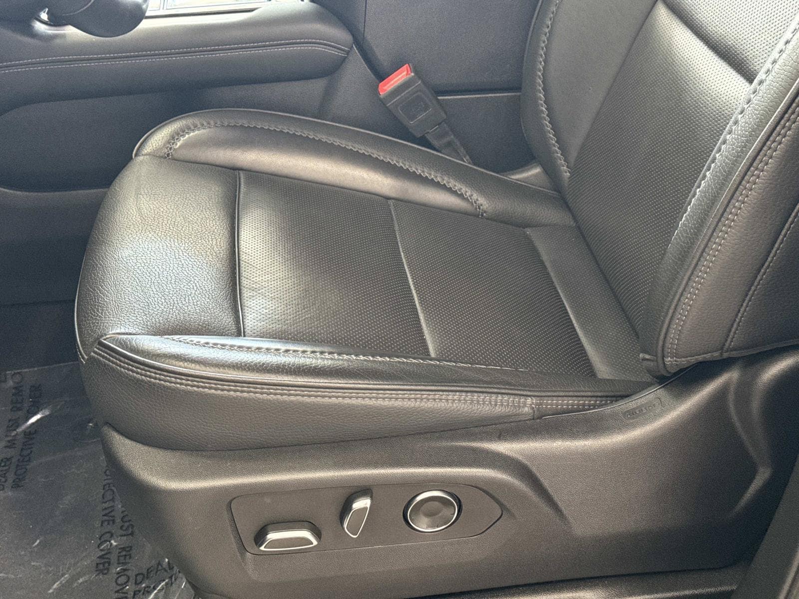 2025 GMC Yukon Denali - Photo 12