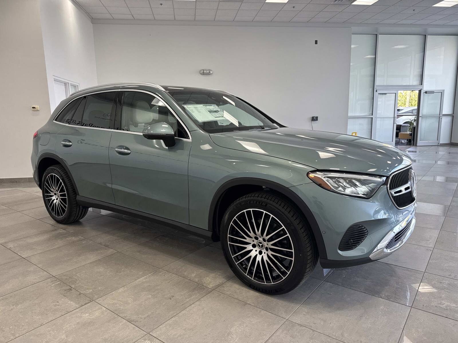 2026 Mercedes Benz GLC 300 4MATIC photo 3