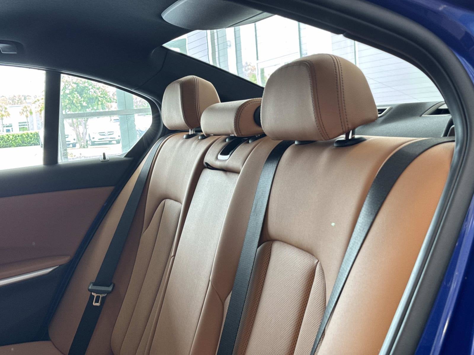 2024 BMW 3 Series 330e - Photo 6