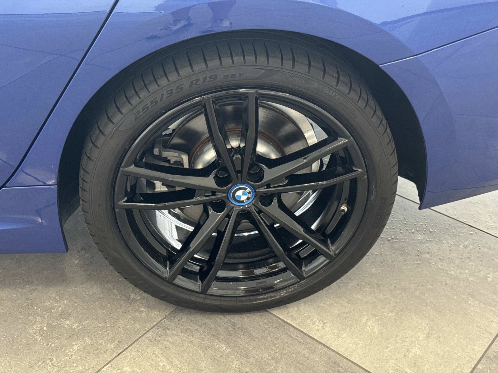 2024 BMW 3 Series 330e - Photo 9