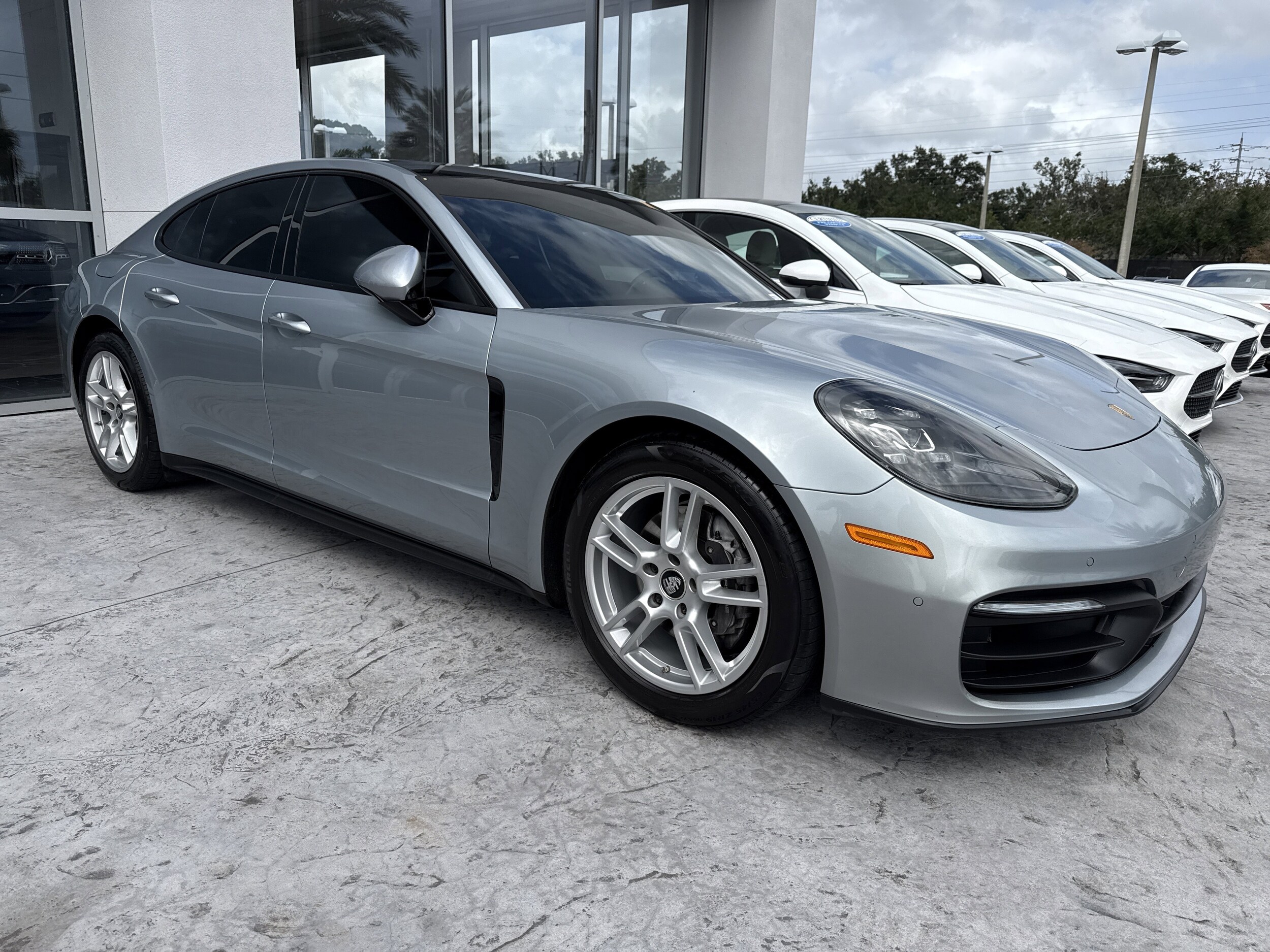 2021 Porsche Panamera photo 2