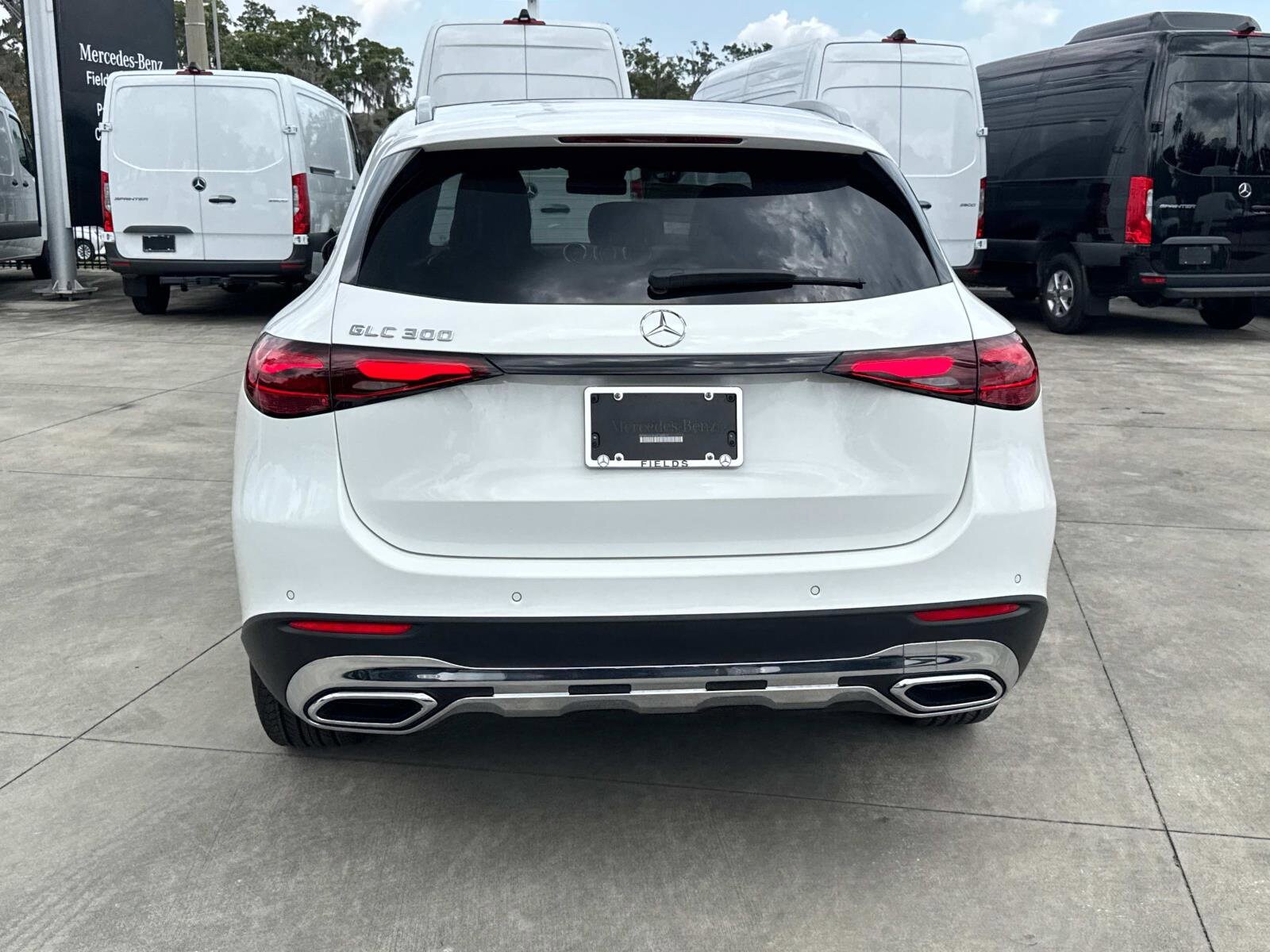 2025 Mercedes Benz GLC 300 photo 4