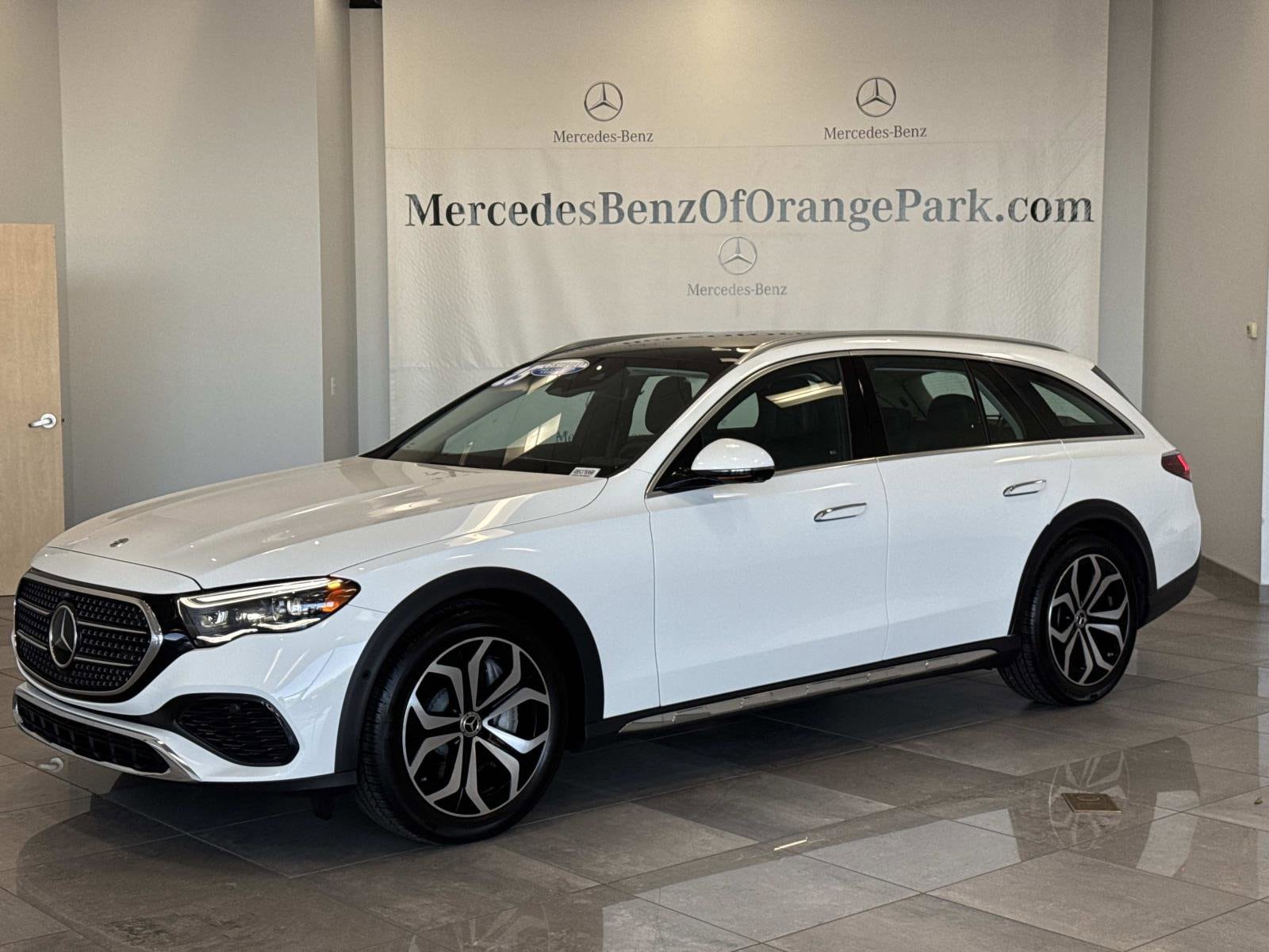 2025 Mercedes-Benz E-Class E450 All-Terrain's photo