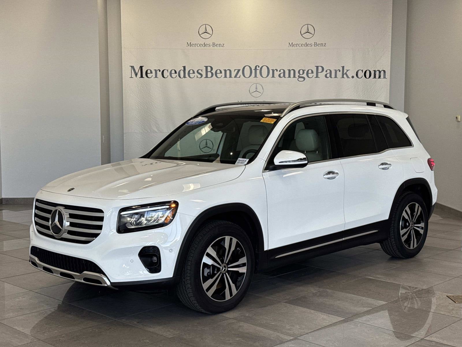 2025 Mercedes-Benz GLB Base's photo