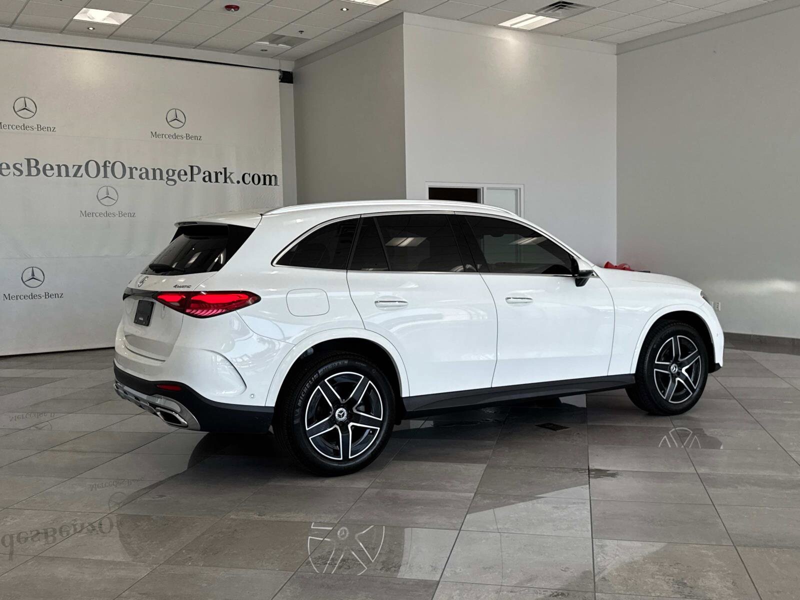 2024 Mercedes Benz GLC 300 4MATIC photo 4