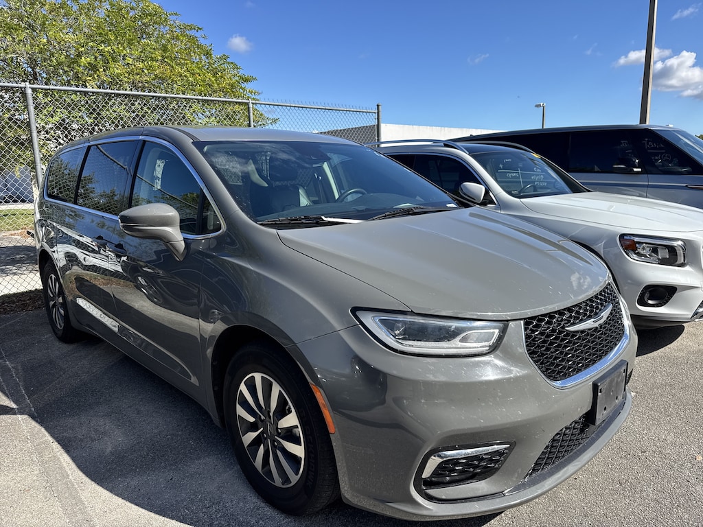 Used 2022 Chrysler Pacifica Hybrid Touring L Van Passenger Van