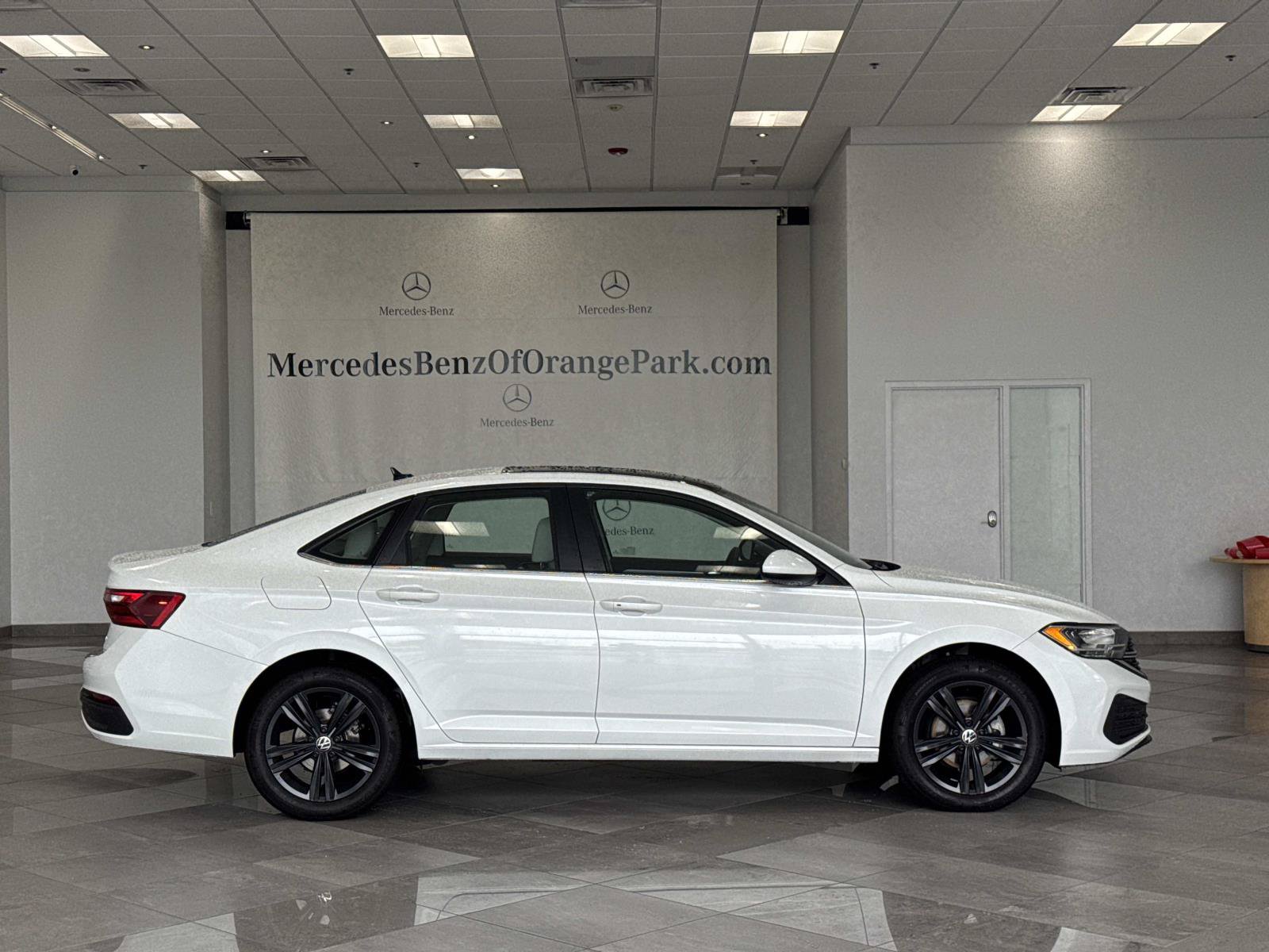 Used 2024 Volkswagen Jetta 1.5T SE Sedan