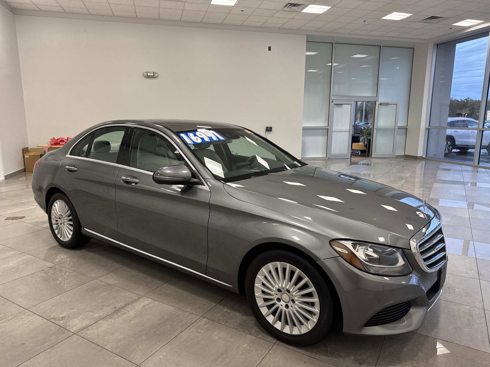 2017 Mercedes Benz C 300 photo 3