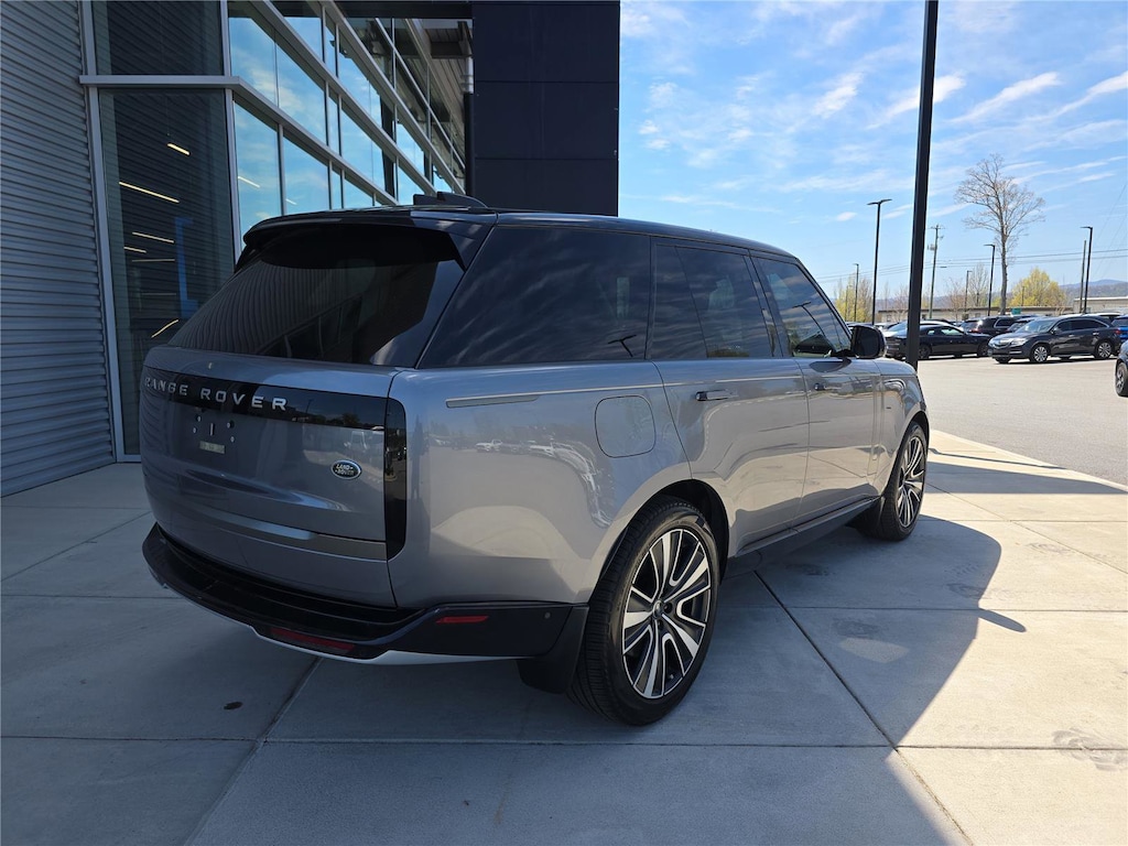 Used 2023 Land Rover Range Rover P530 SE SUV