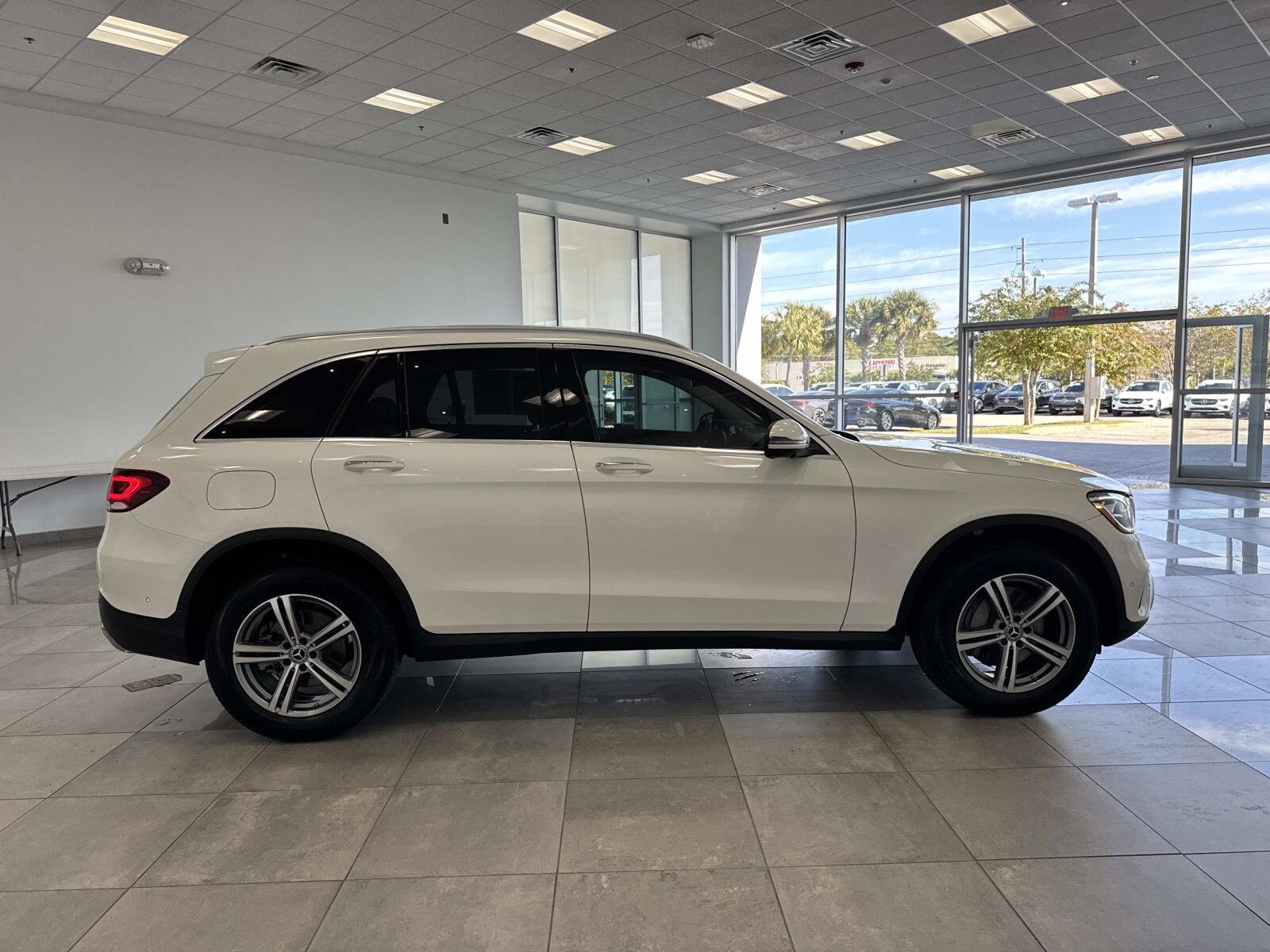 2022 Mercedes Benz GLC 300 photo 3