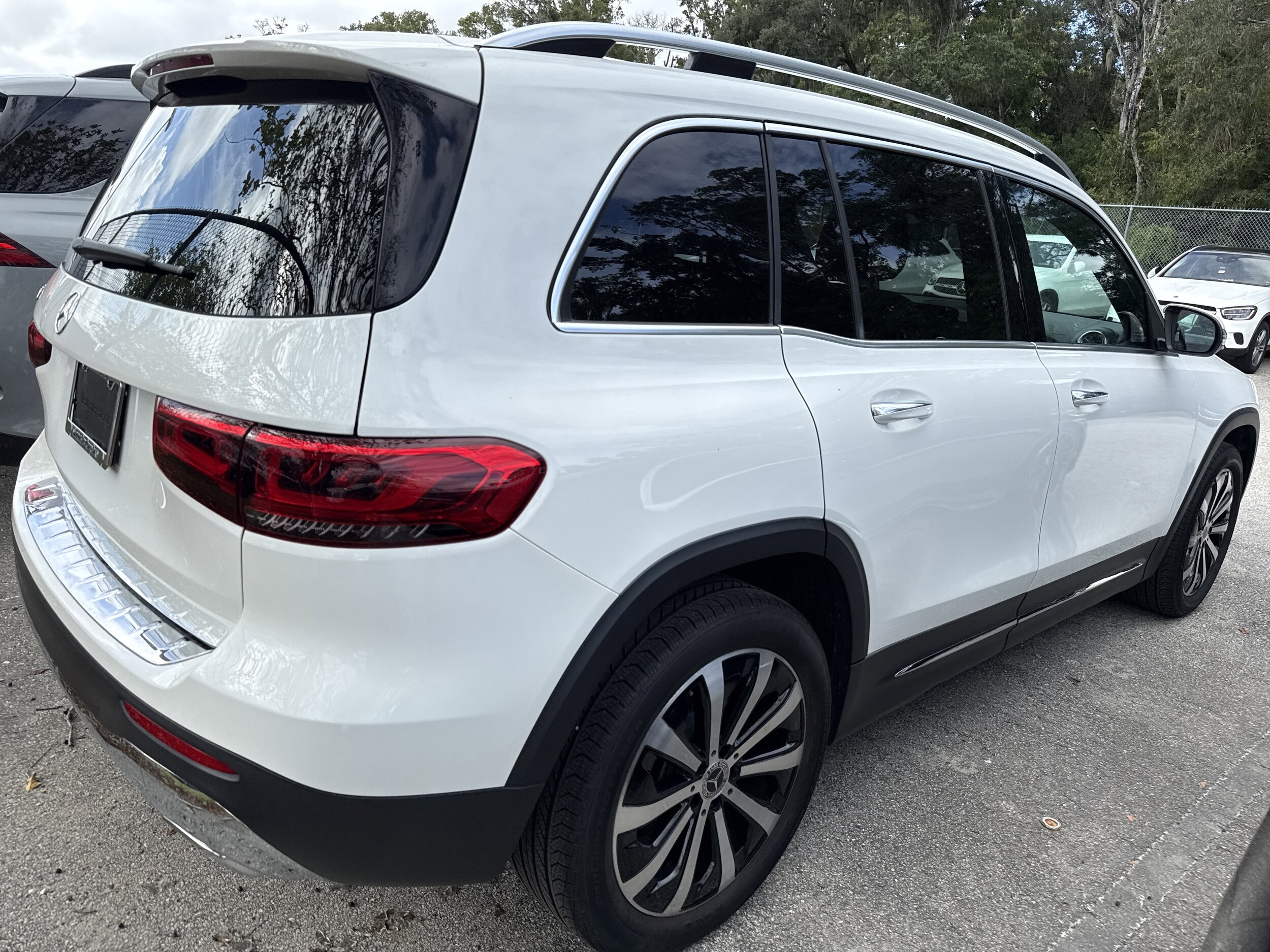 2022 Mercedes Benz GLB 250 photo 3
