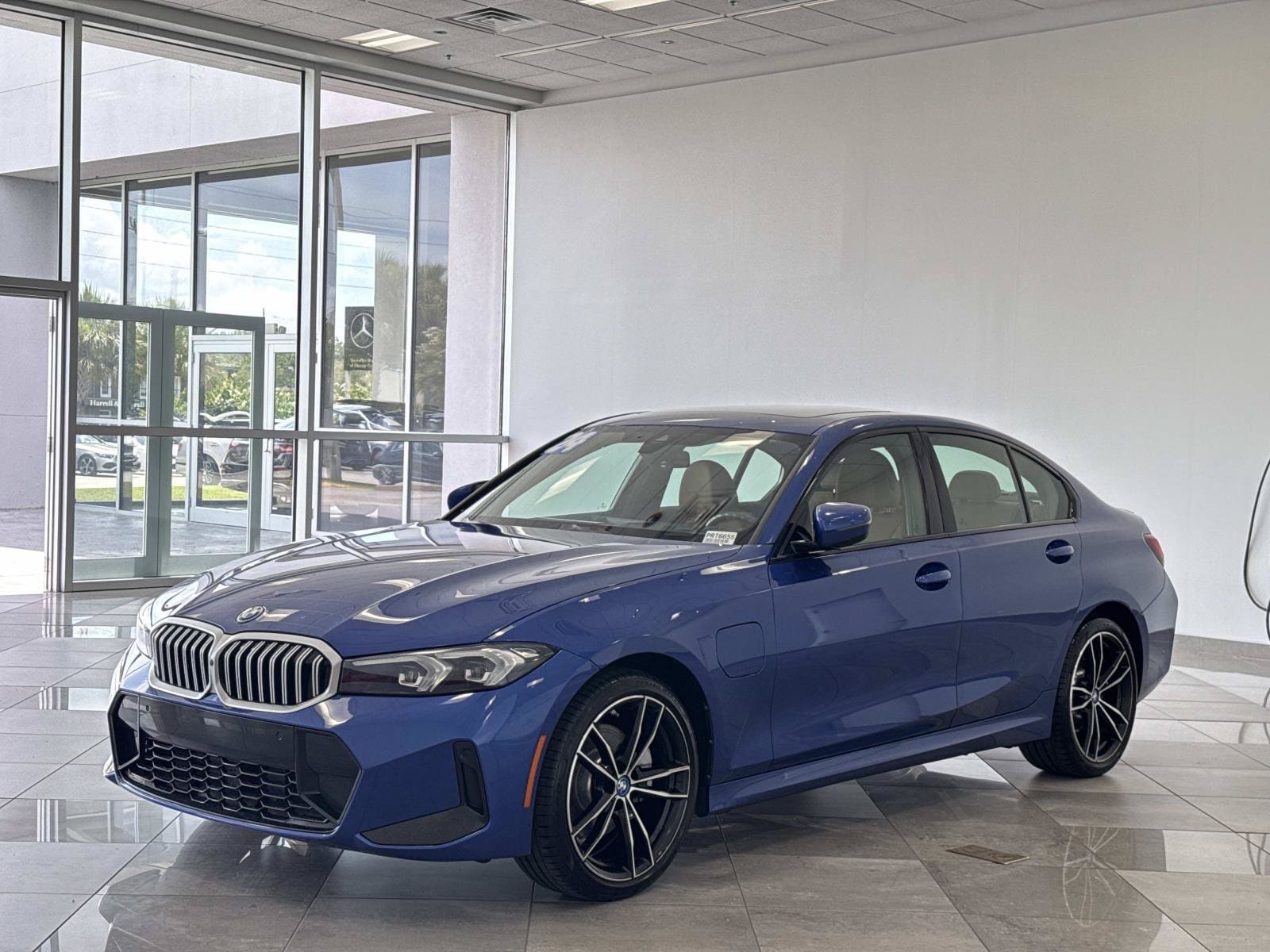 2024 BMW 3 Series 330e - Photo 28