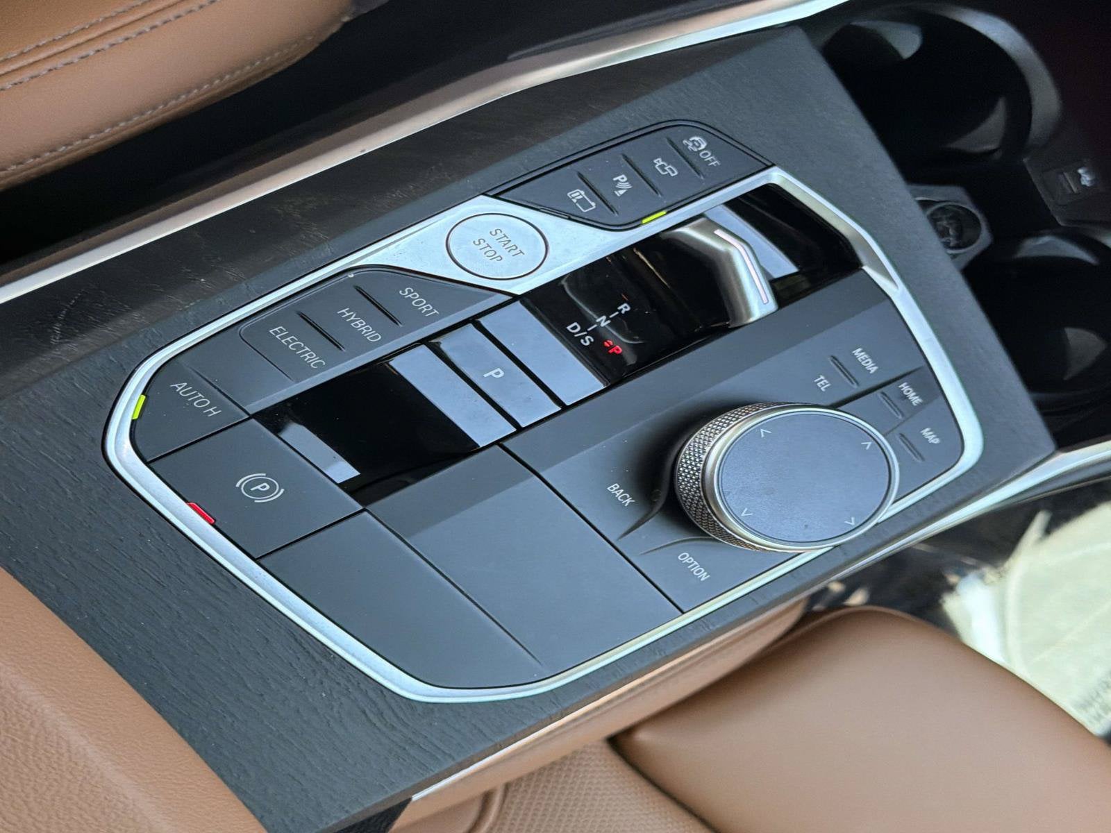 2024 BMW 3 Series 330e - Photo 24