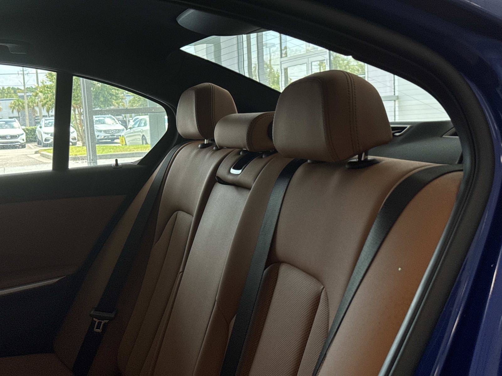 2024 BMW 3 Series 330e - Photo 6