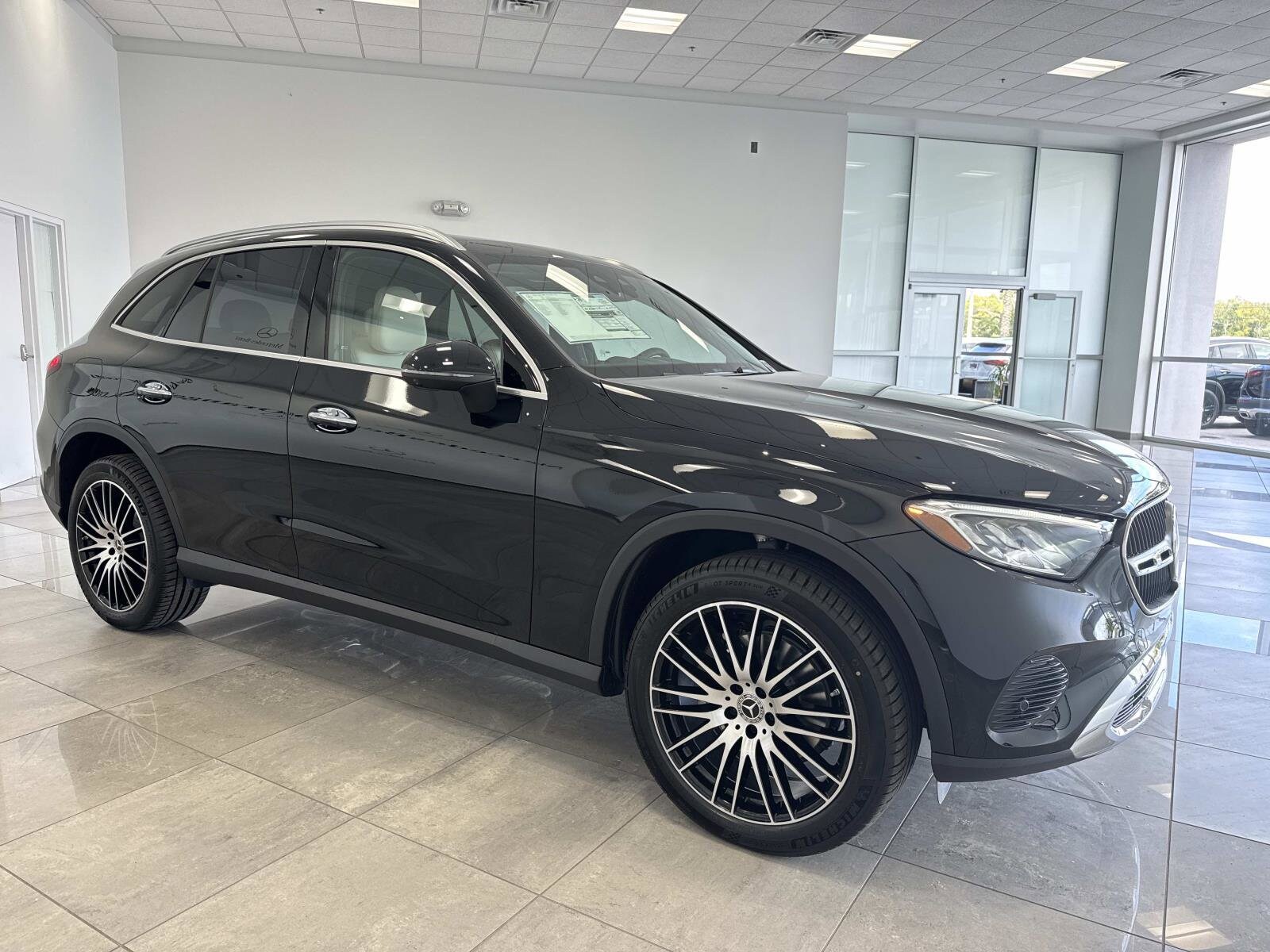 2026 Mercedes Benz GLC 300 4MATIC photo 2