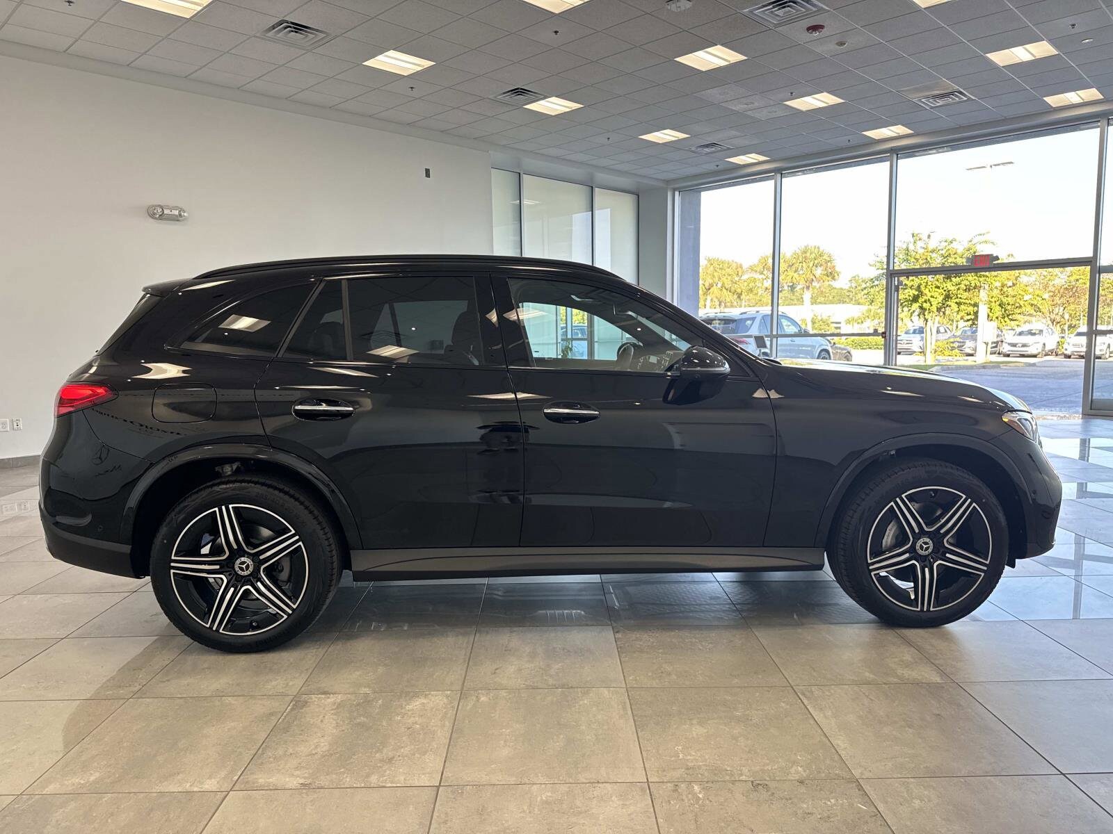 2026 Mercedes Benz GLC 300 4MATIC photo 3